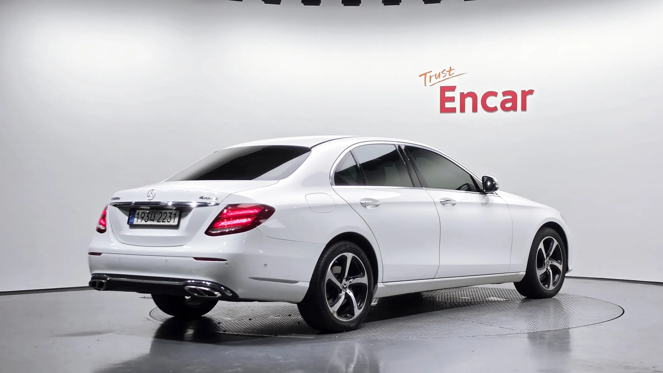 Mercedes-Benz E-Class W213 E220d 2018 2/33