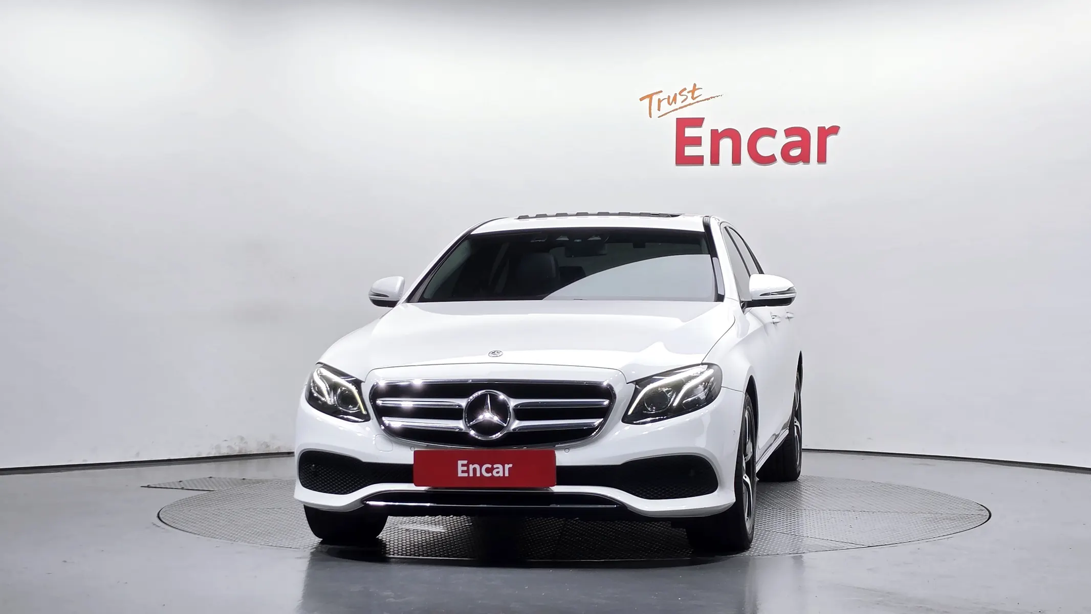 Mercedes-Benz E-Class W213 E220d 2018 3/33