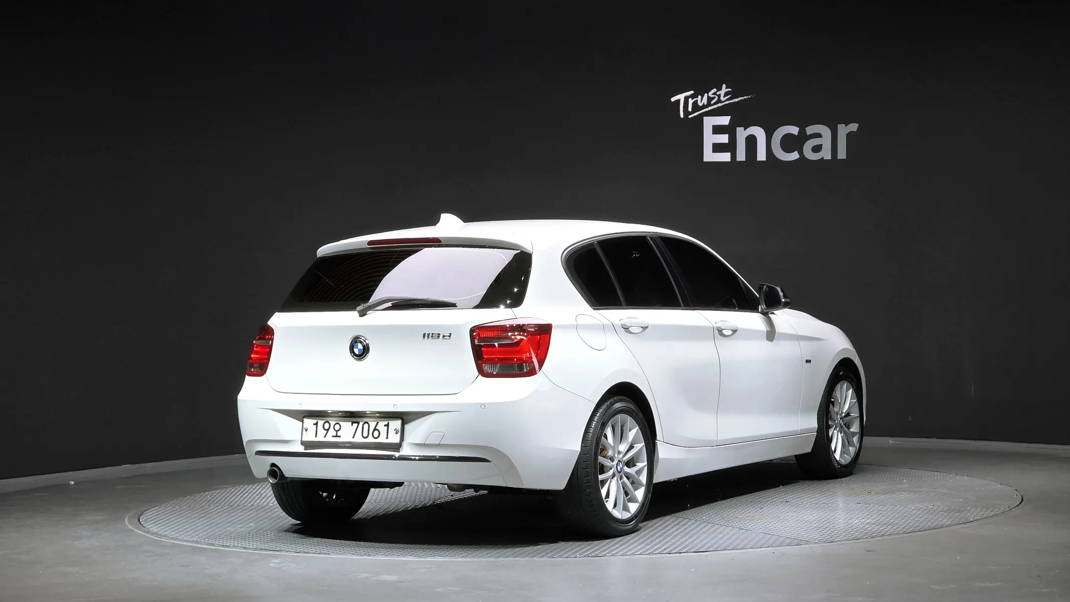 BMW 1 Series (F20) 118d 5 2015 2/21