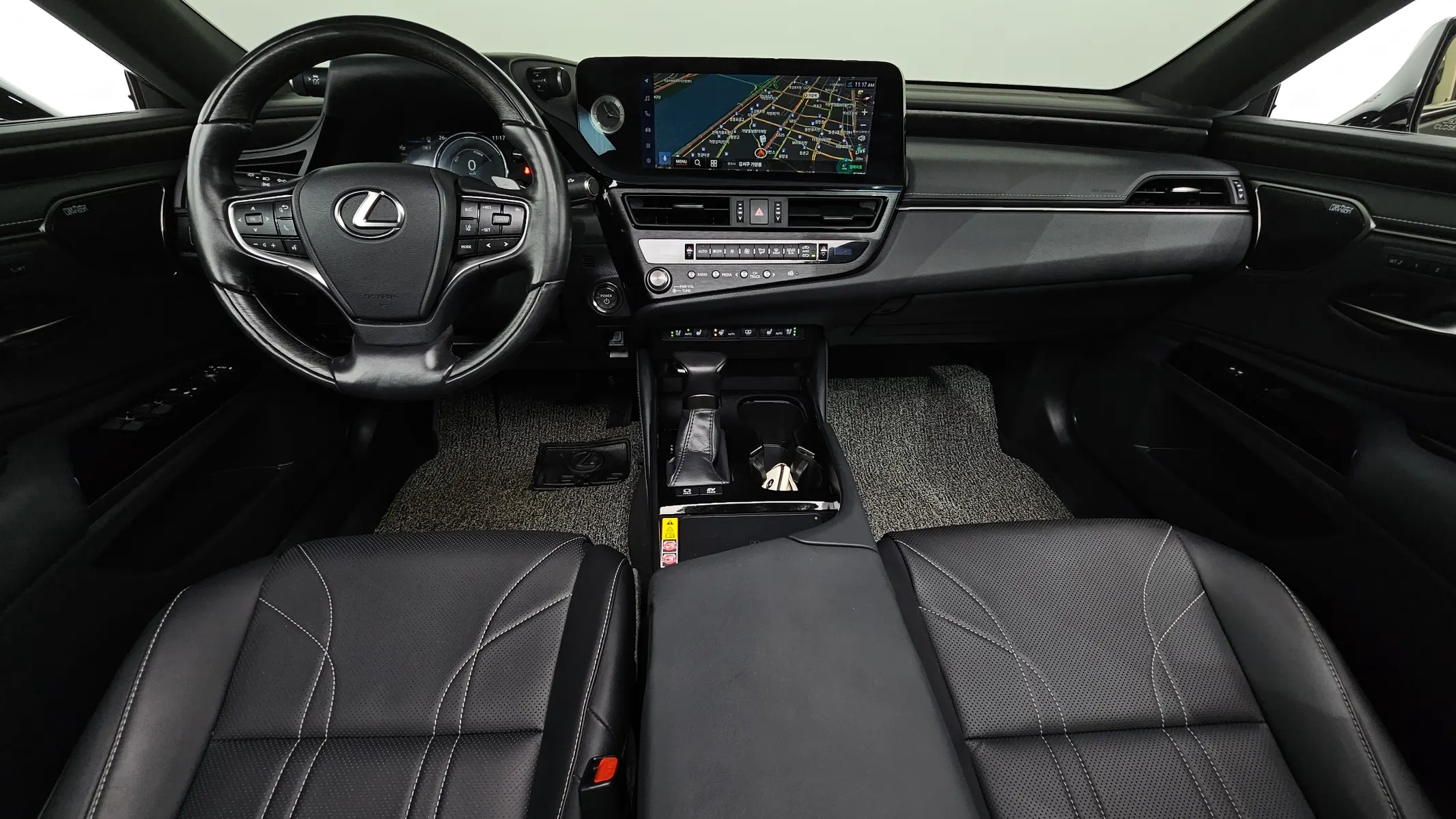 Lexus ES300h 7 2024 4/5