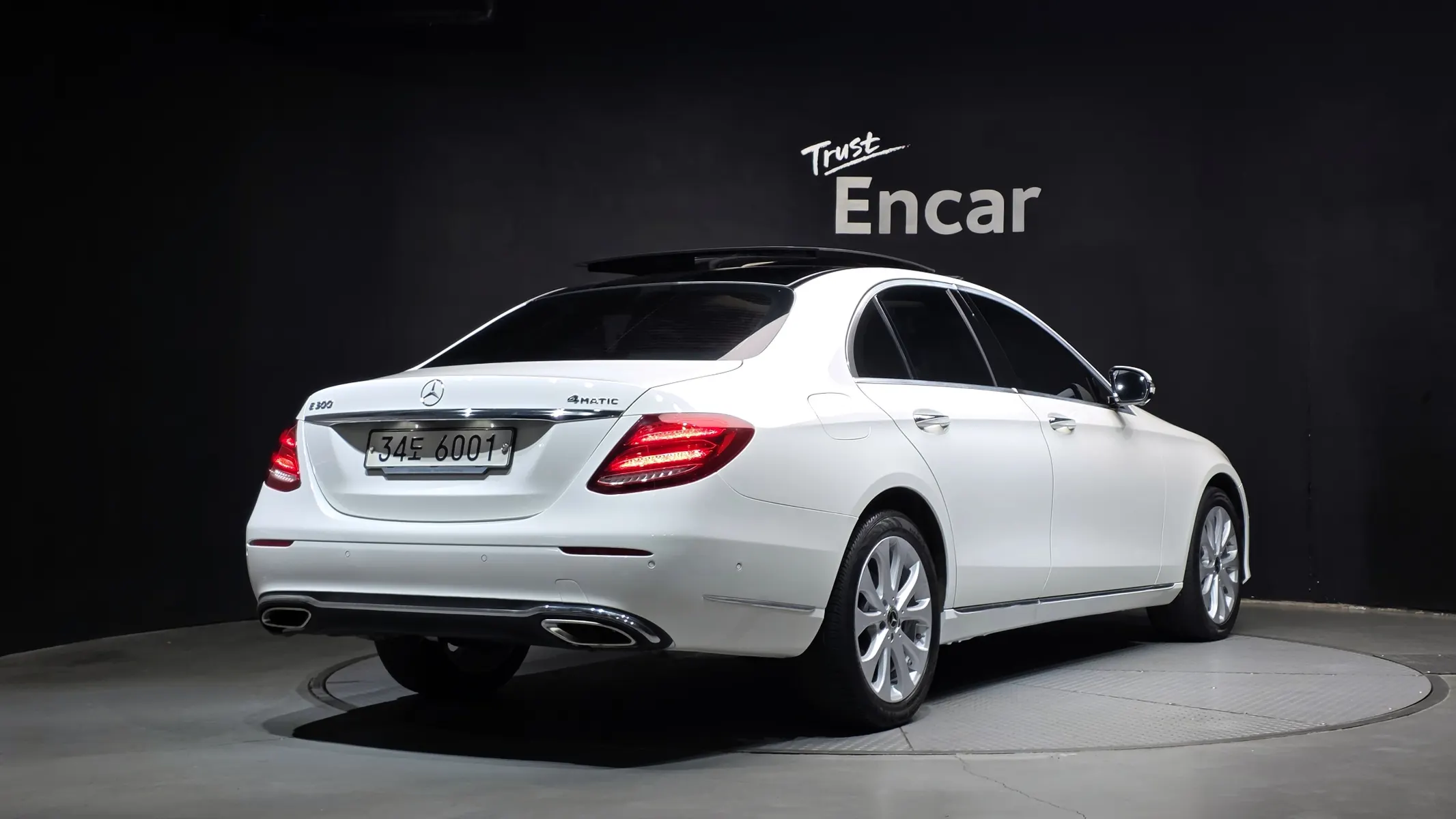 Mercedes-Benz E-Class W213 E300 4MATIC 2018 2/33
