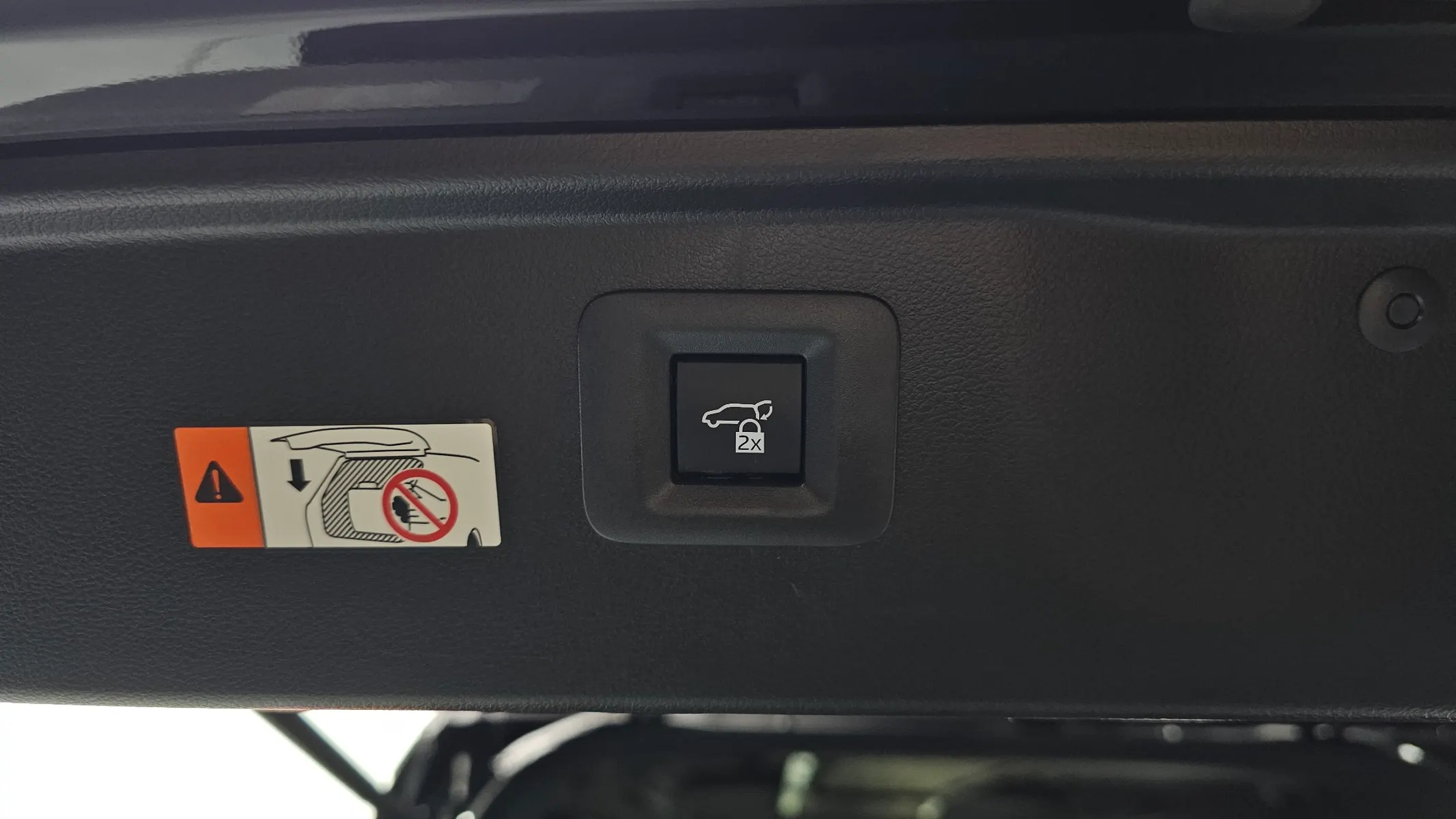 Toyota 4 2.5 HEV AWD 2023 39/40