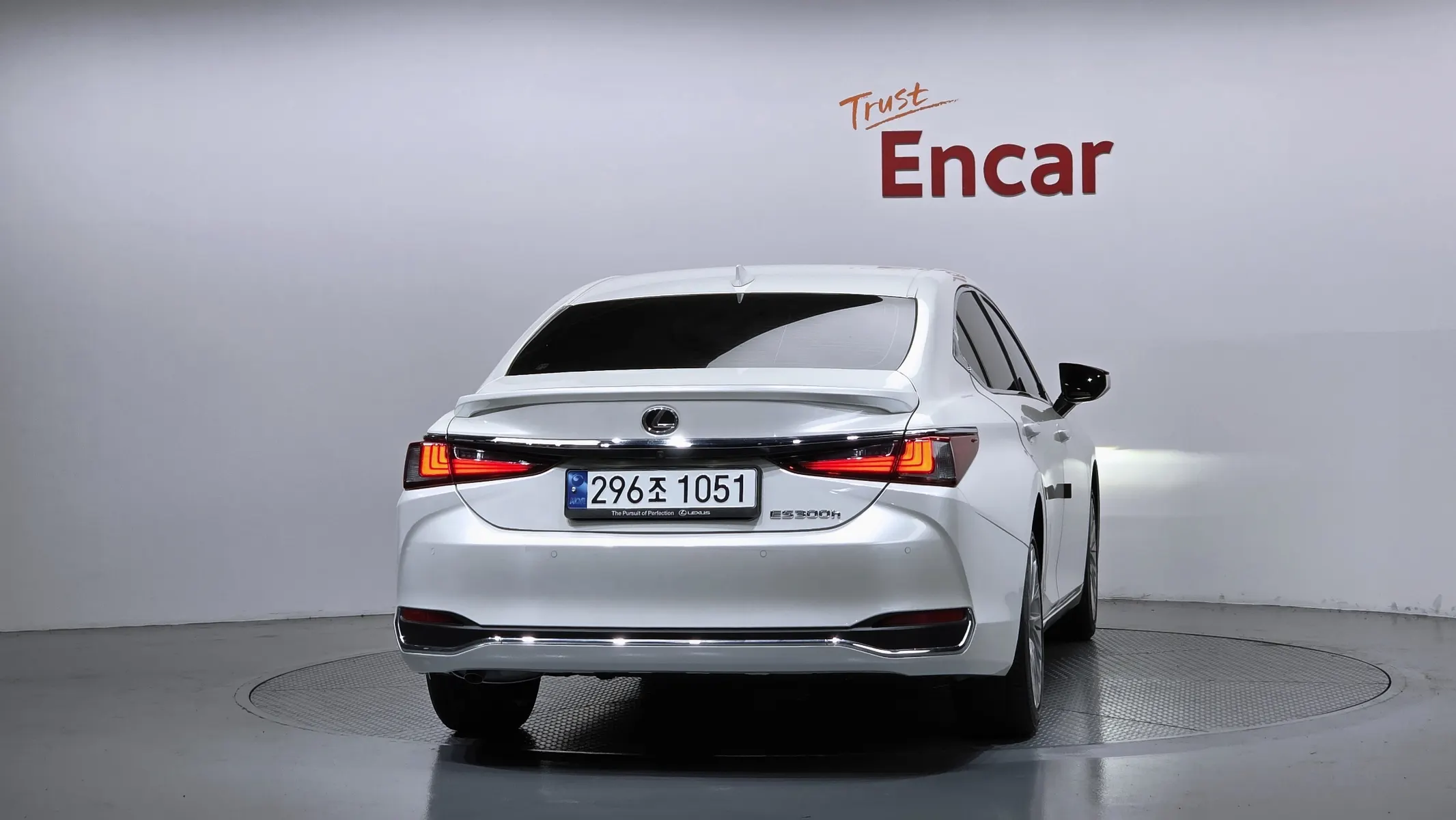 Lexus ES300h 7 2023 3/5