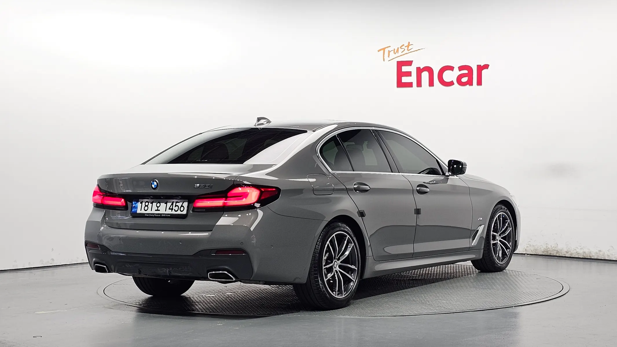 BMW 5 Series (G30) 520i M 2022 2/34