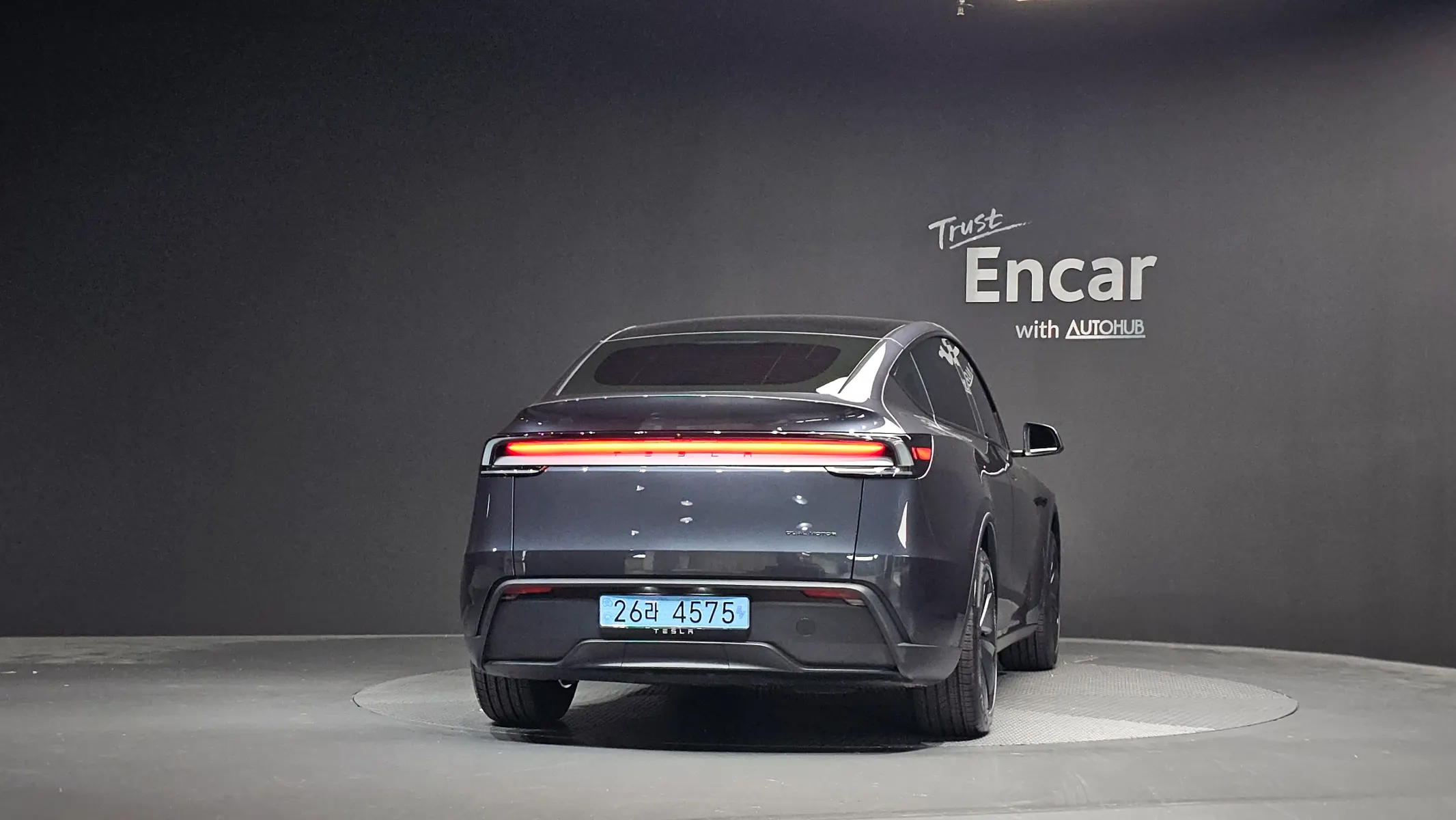 Tesla Y AWD 2026 3/5
