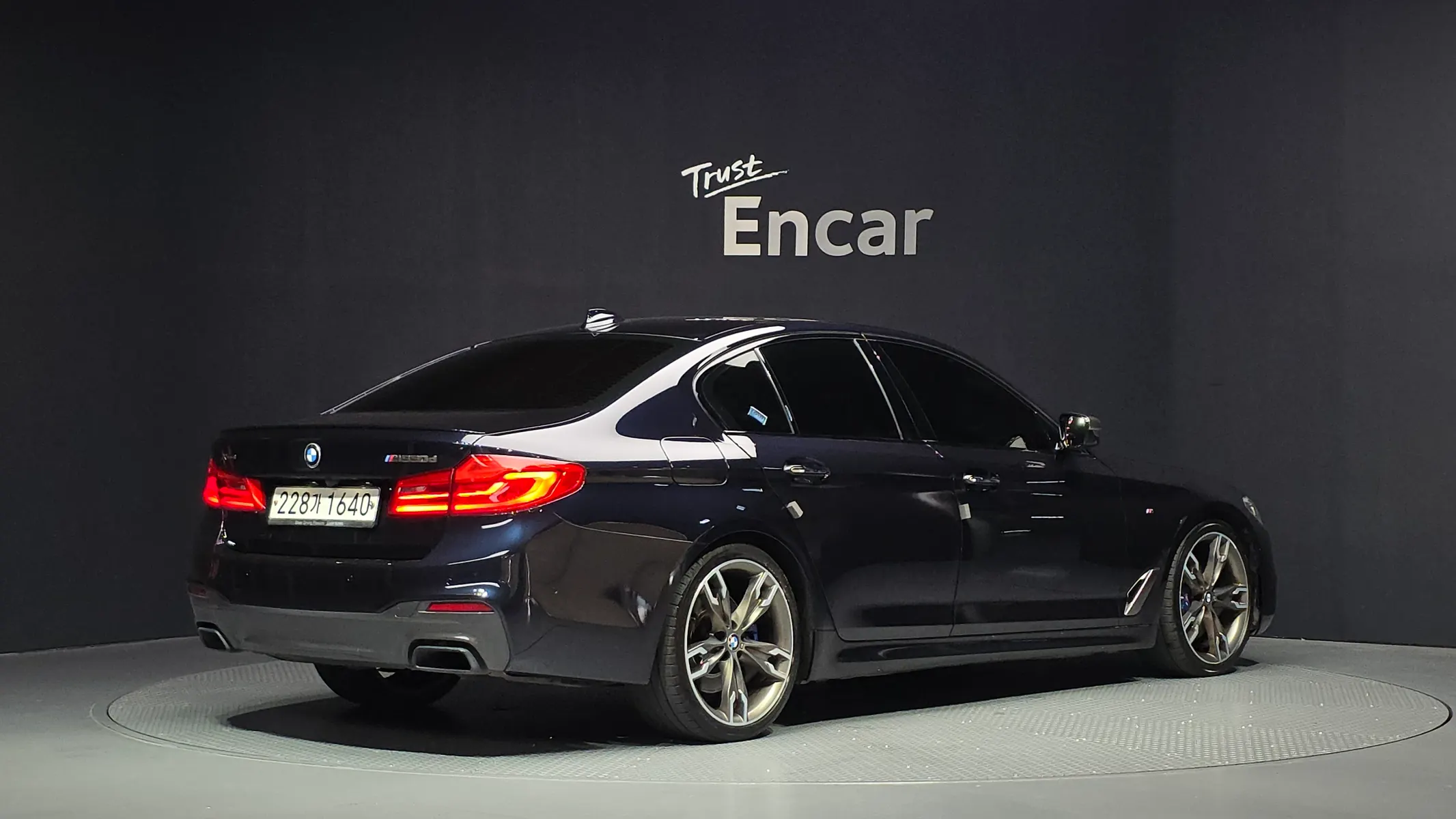BMW 5 Series (G30) M550d xDrive 2018 2/36
