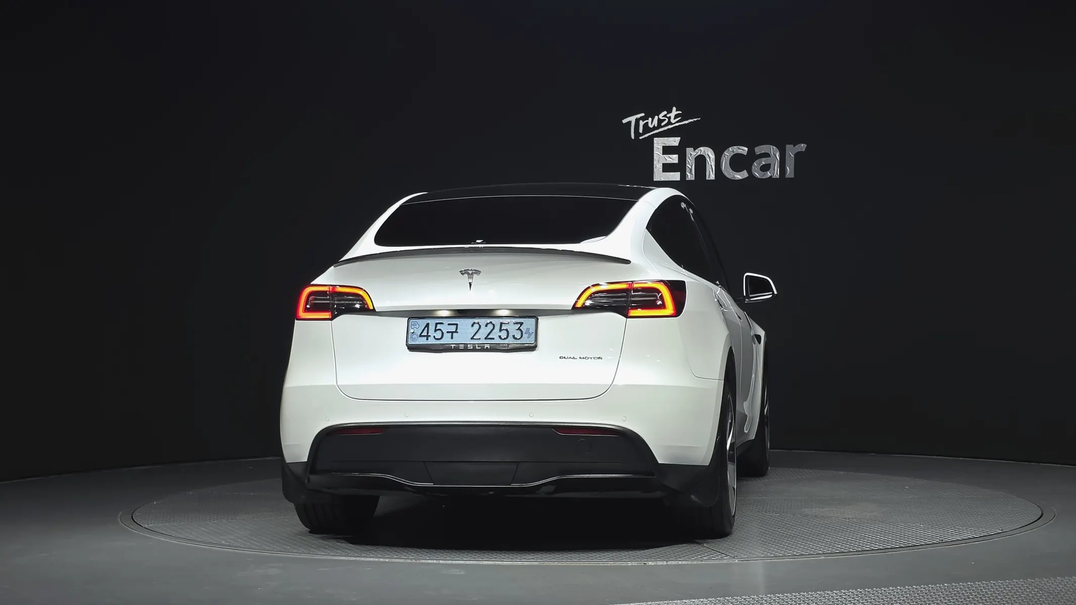 Tesla Y AWD 2021 3/5
