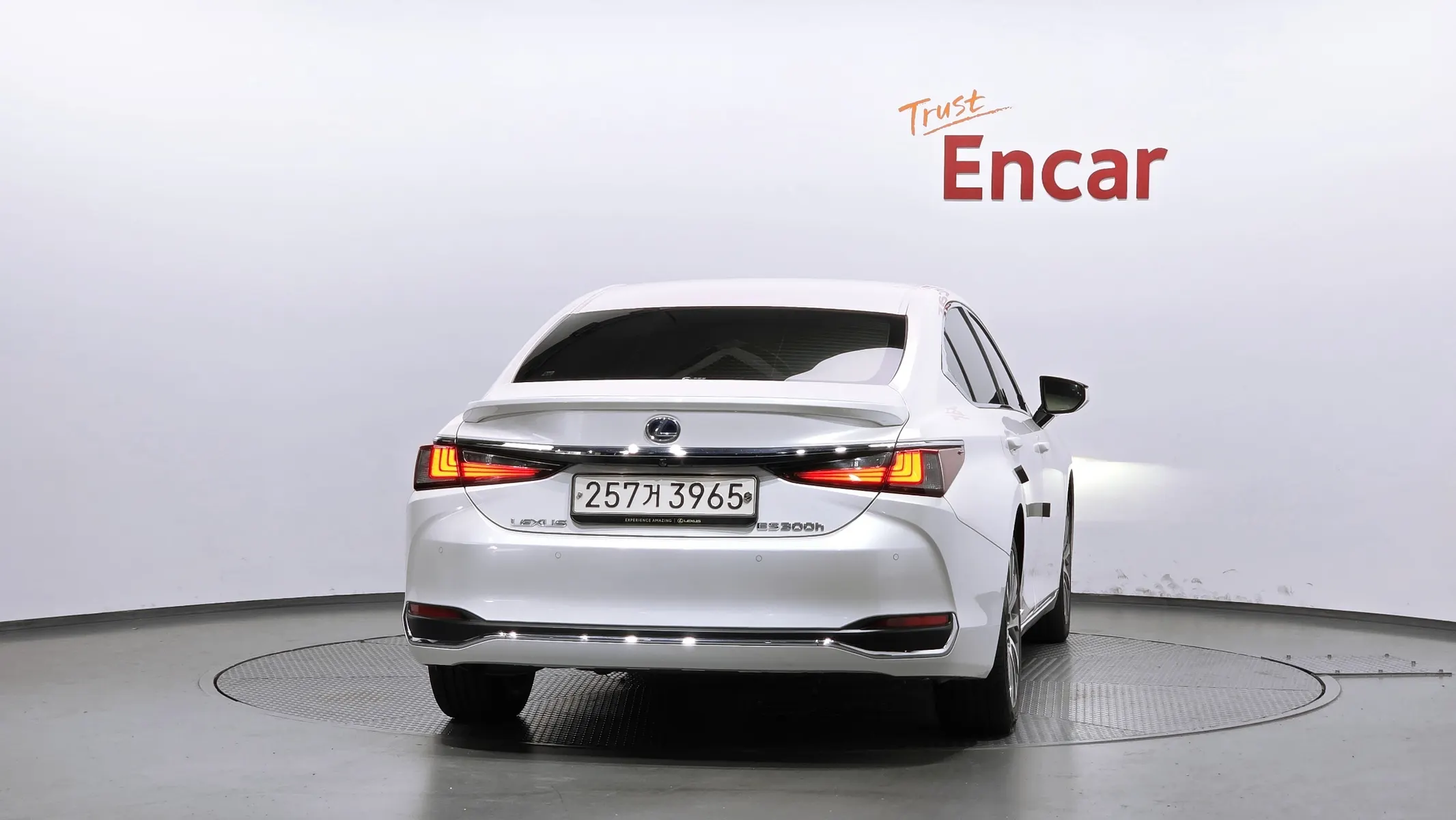 Lexus ES300h 7 2020 3/5