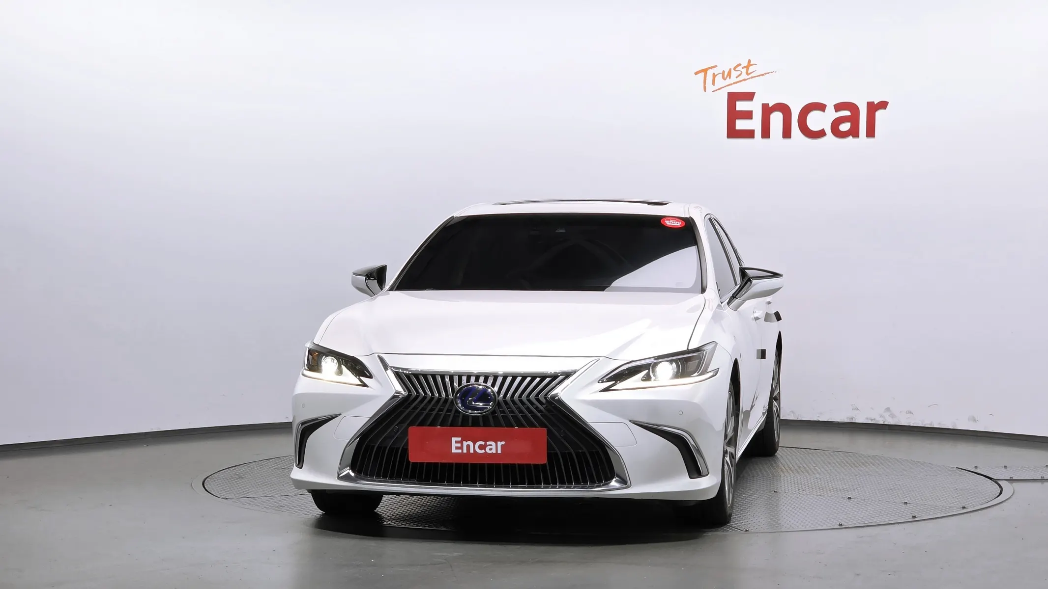 Lexus ES300h 7 2020 2/5