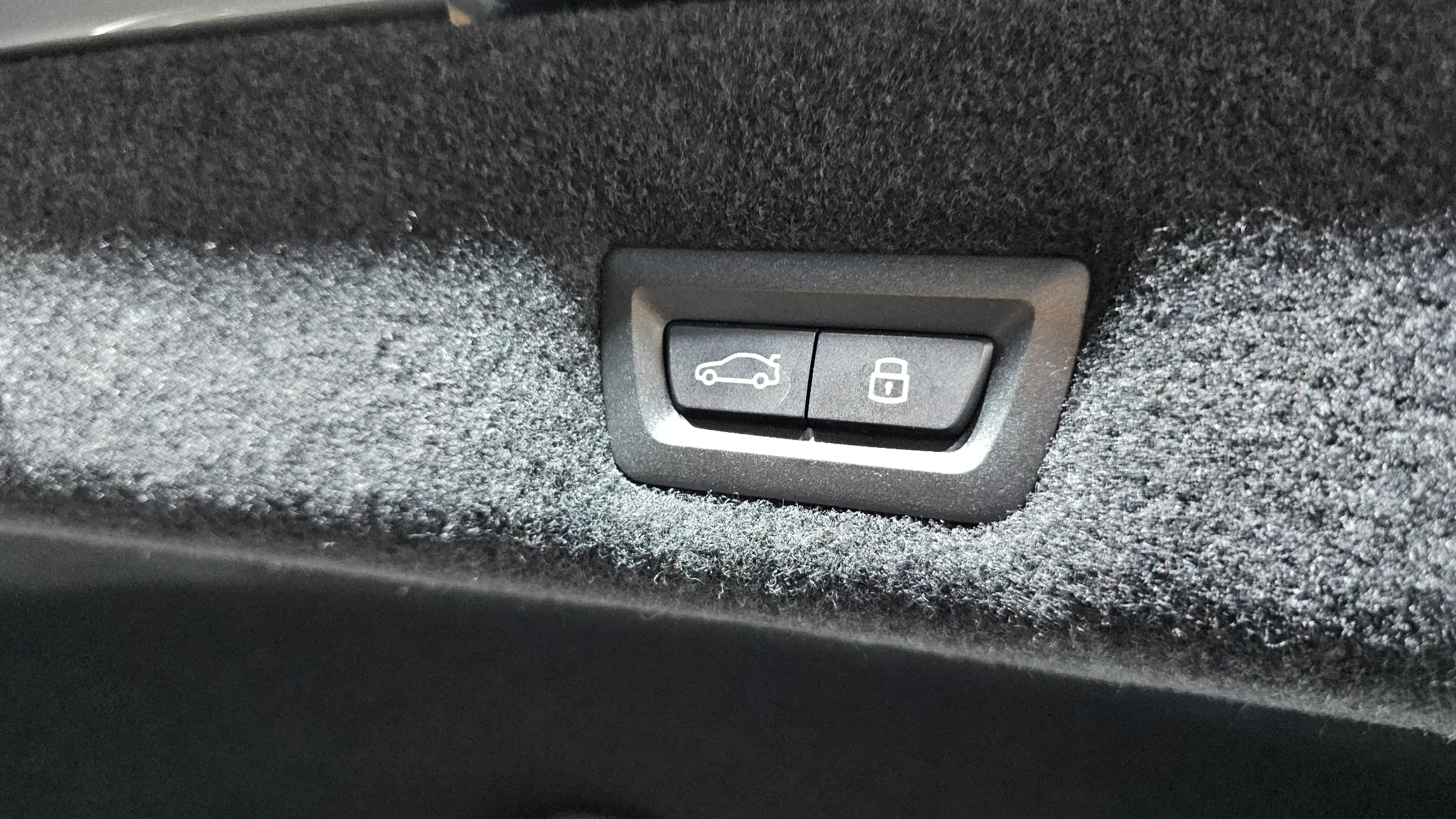 BMW 7 Series (G70) 750e xDrive M 2024 20/21