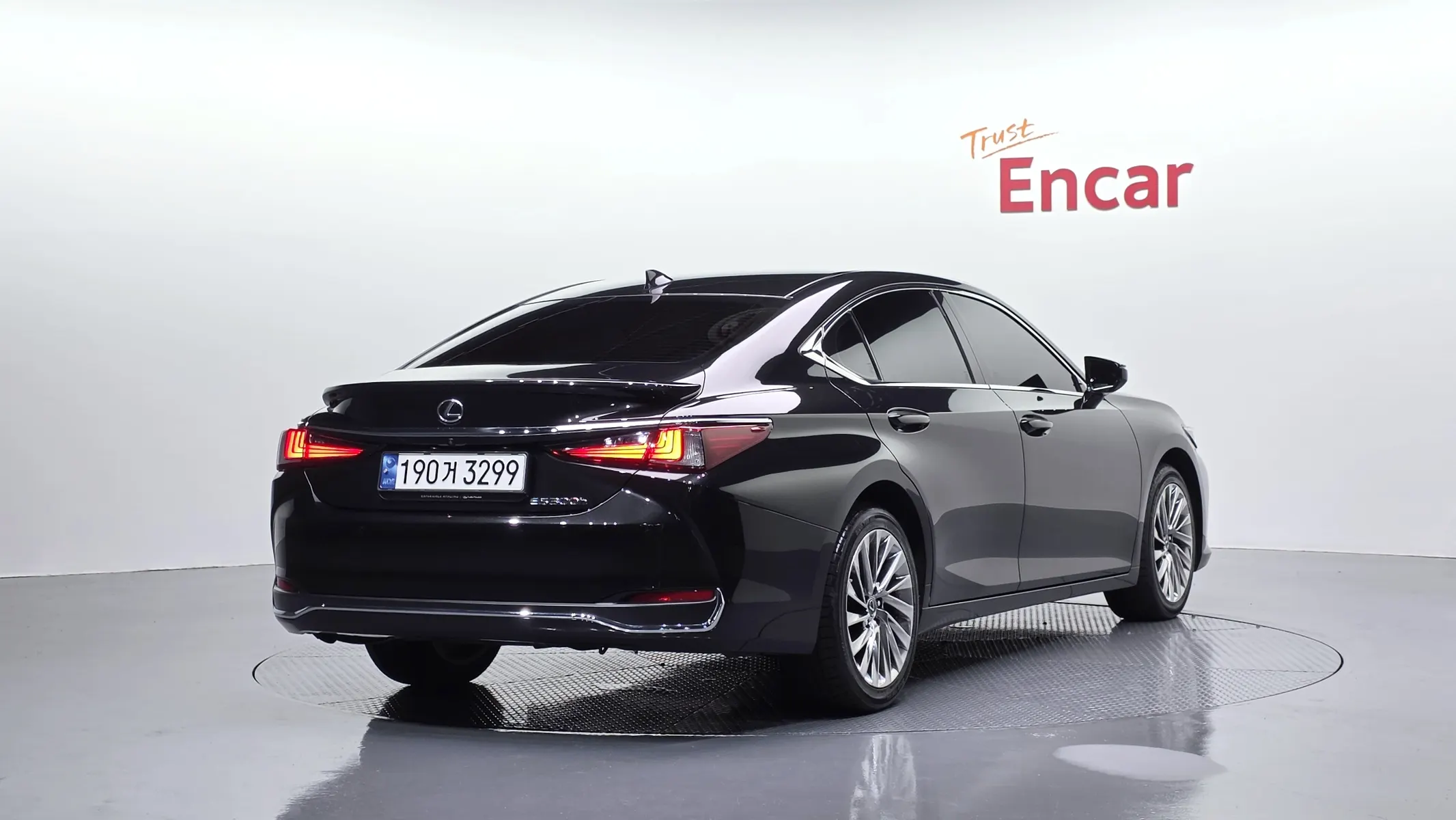 Lexus ES300h 7 2023 2/35