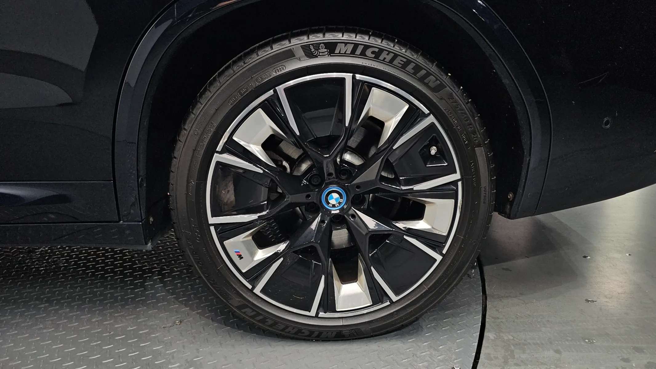 BMW iX3 M 2023 37/38