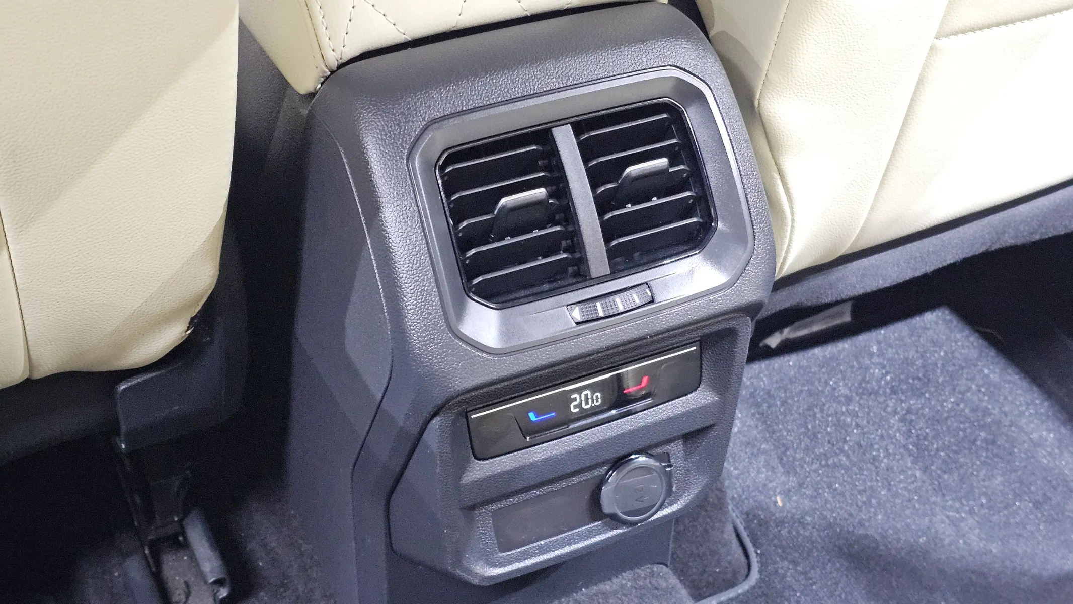 Volkswagen 2 2.0 TDI 2022 33/34