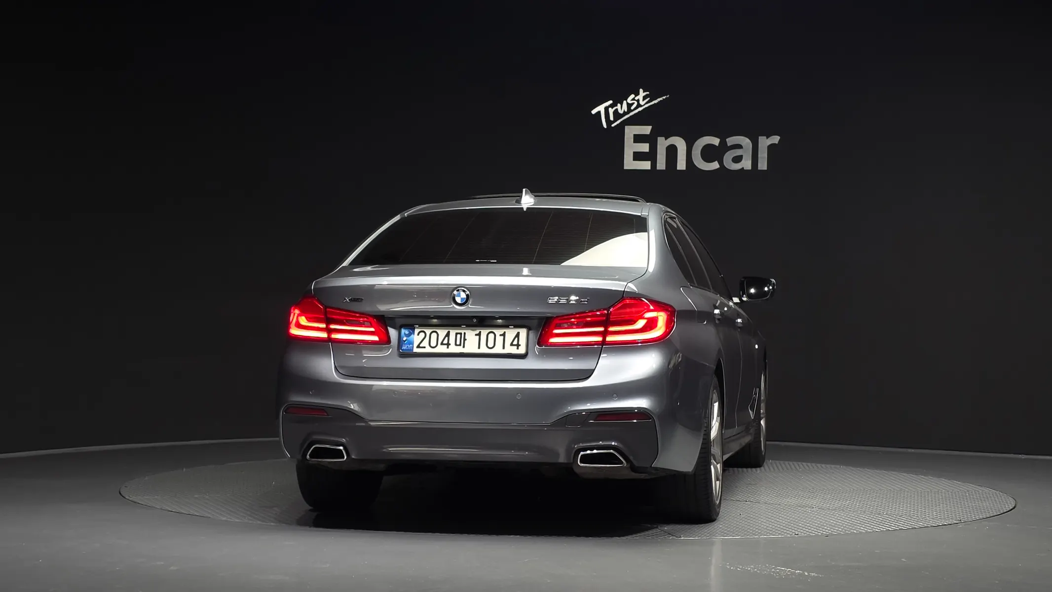 BMW 5 Series (G30) 520d xDrive M 2017 3/33