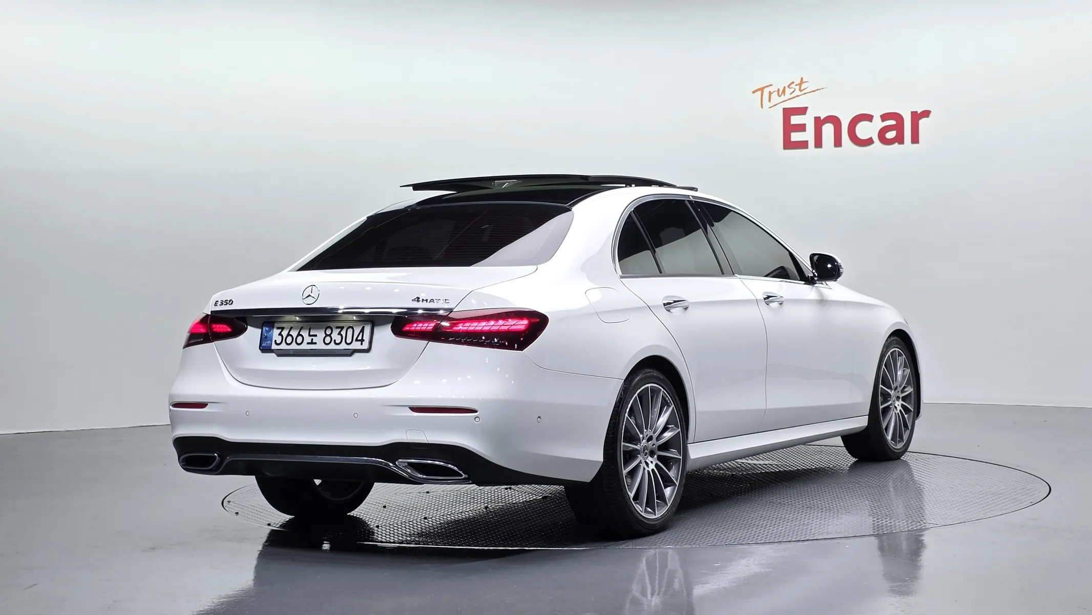 Mercedes-Benz E-Class W213 E350 4MATIC AMG Line 2022 2/35