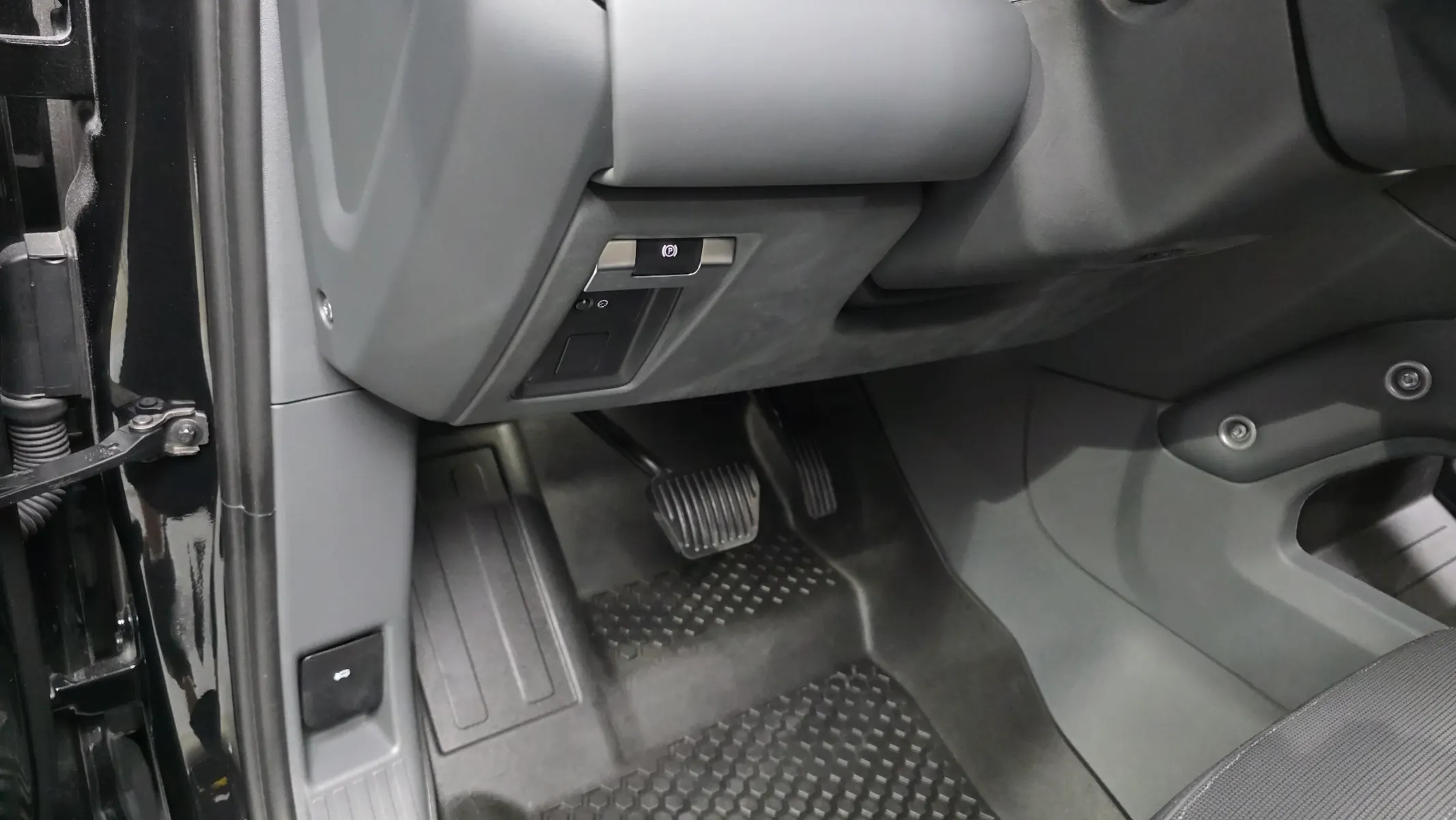 Land Rover (L663) 110 D300 X- HSE 2024 38/39