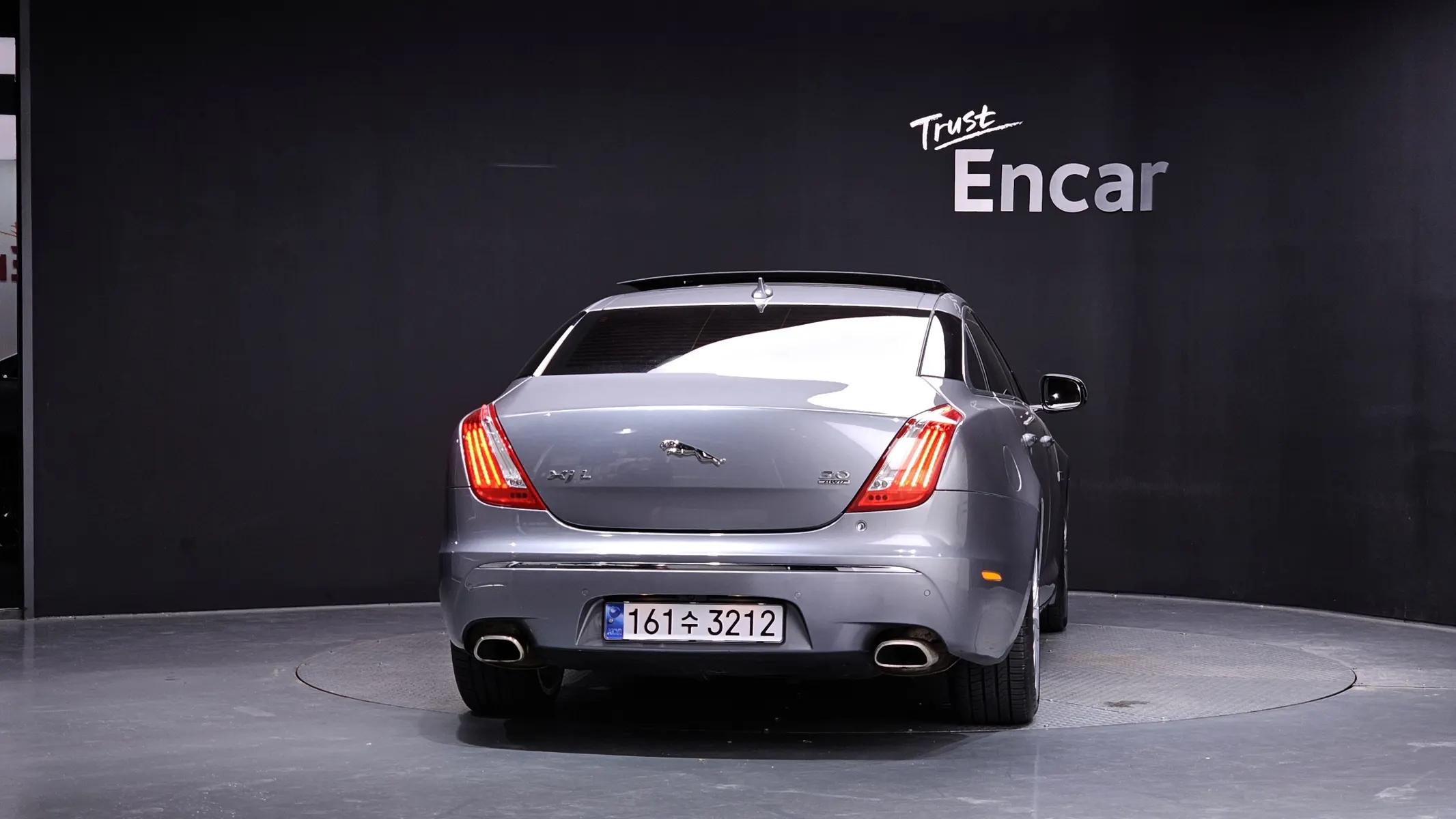 Jaguar All New XJ 3.0 SC AWD LWB 2015 3/5
