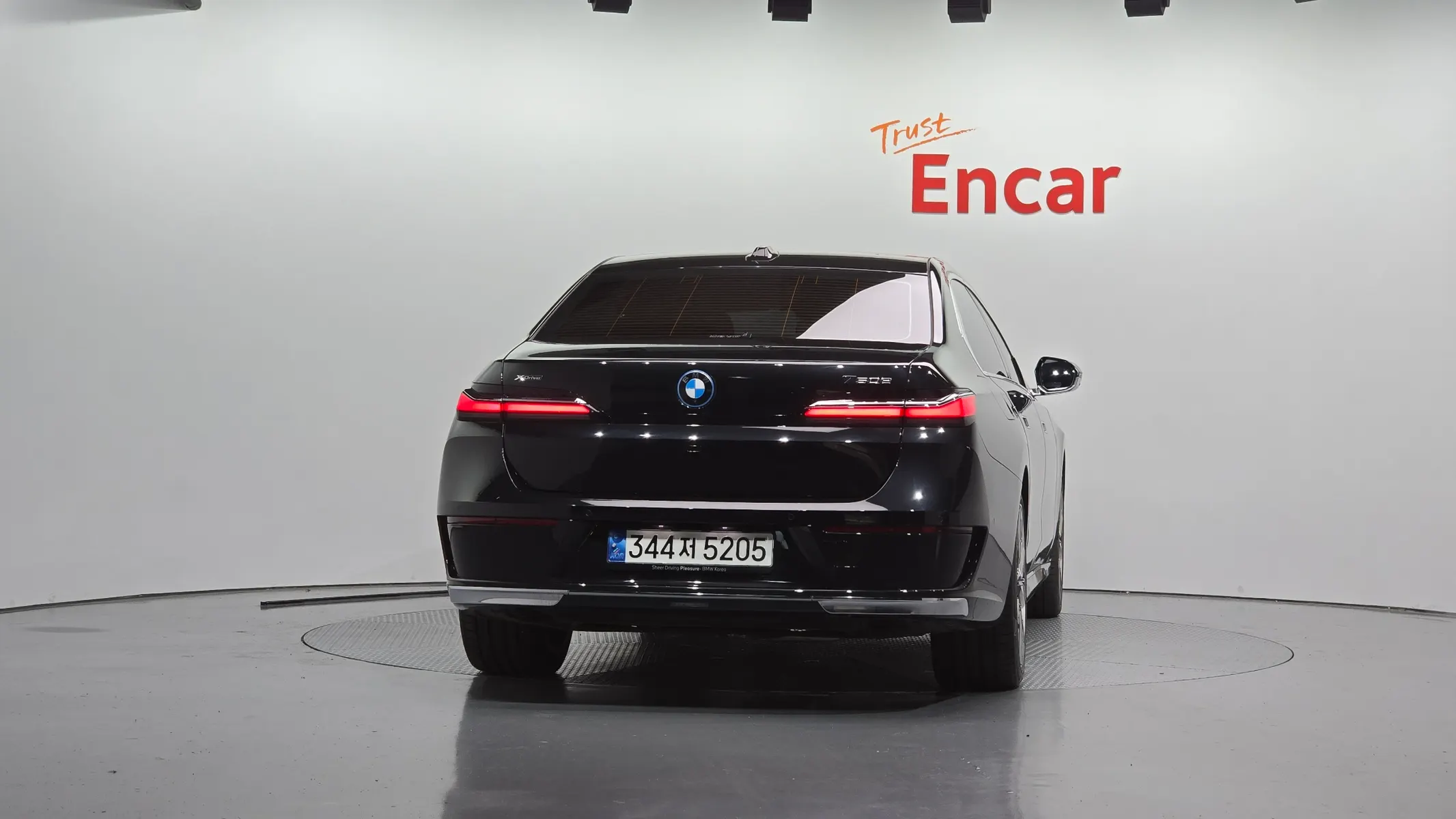 BMW 7 Series (G70) 750e xDrive 2023 3/31