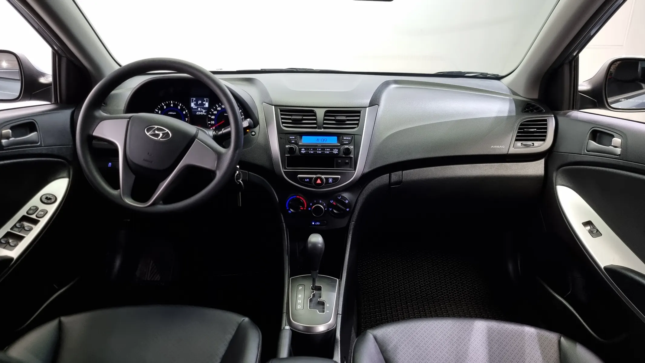 Hyundai () 1.4 VVT 2018 4/5