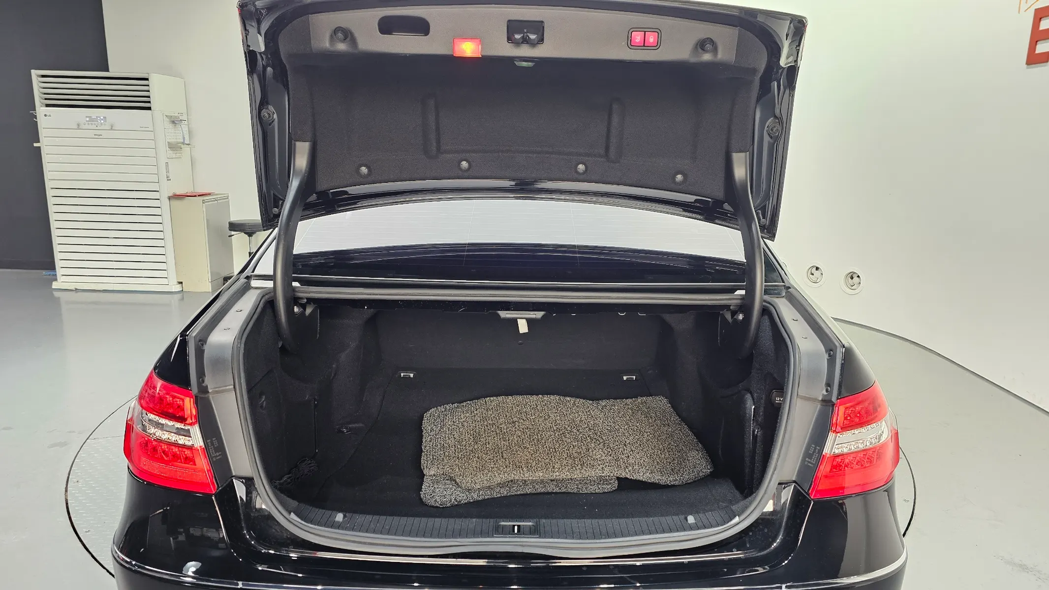 Mercedes-Benz E-Class W212 E350 4MATIC 2011 20/21