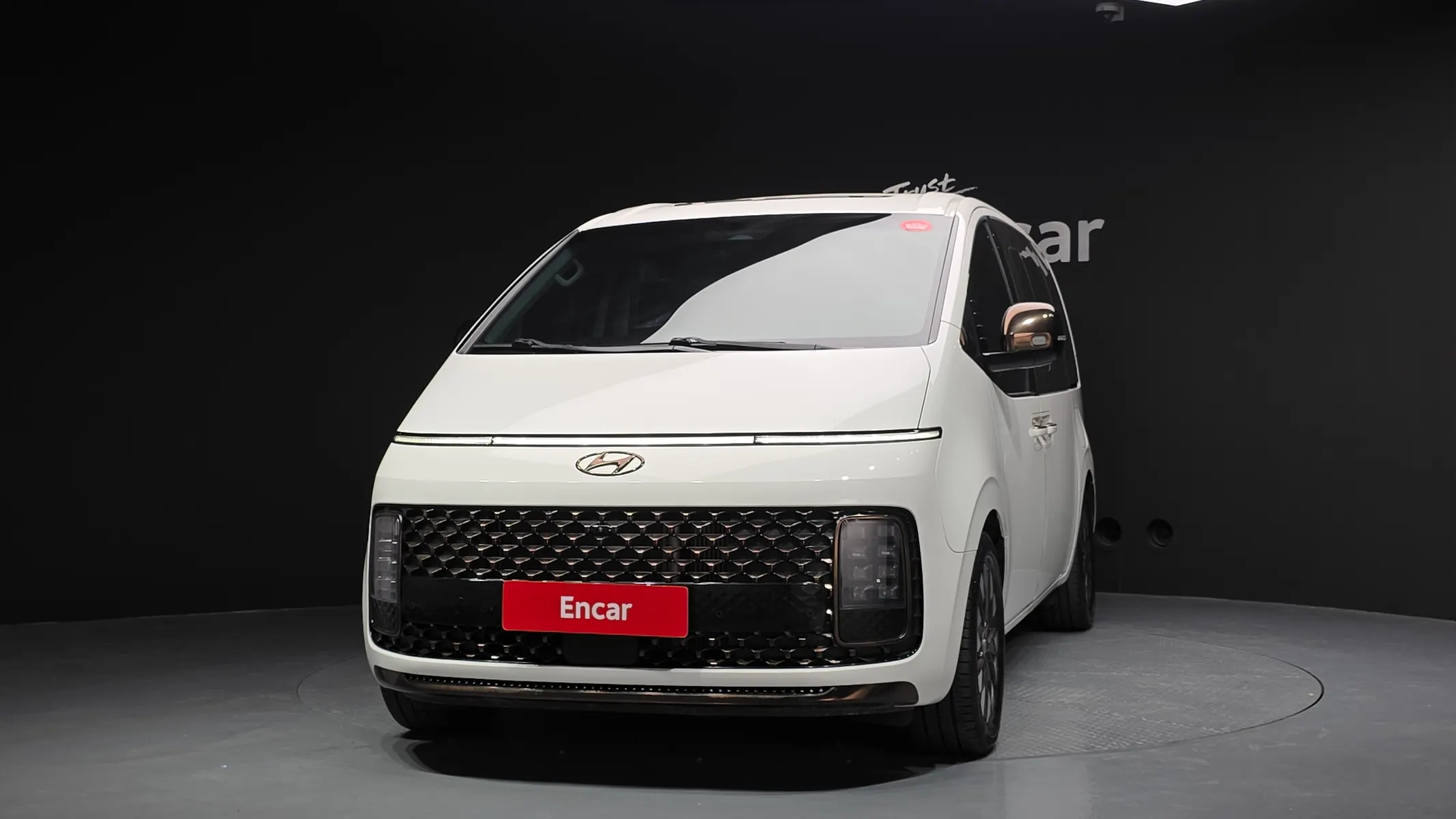 Hyundai Staria 4WD 9 2022 2/5
