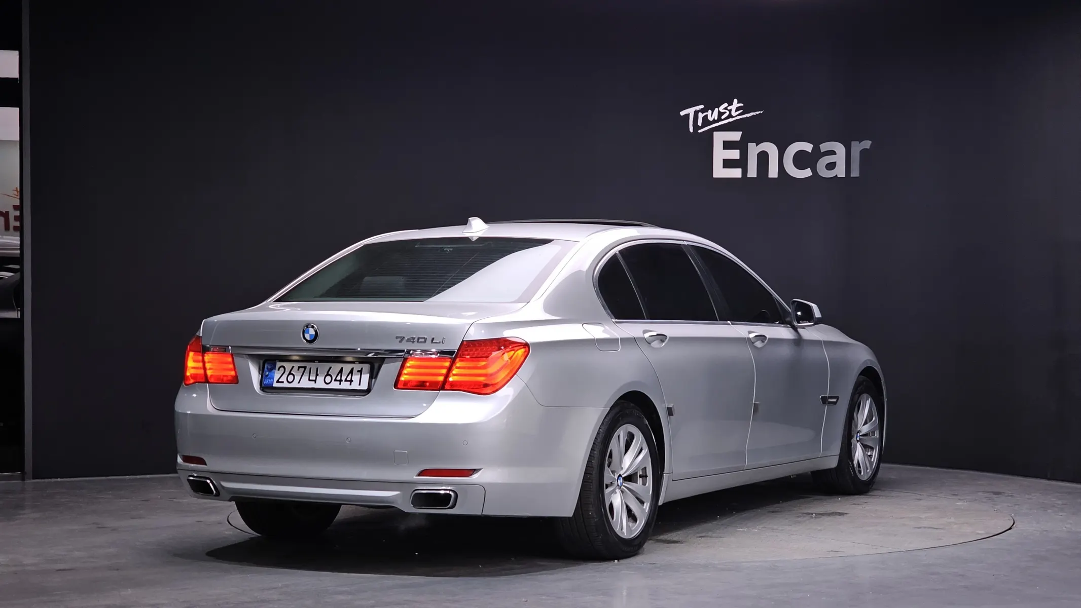 BMW 7 Series (F01) 740Li 2011 2/21