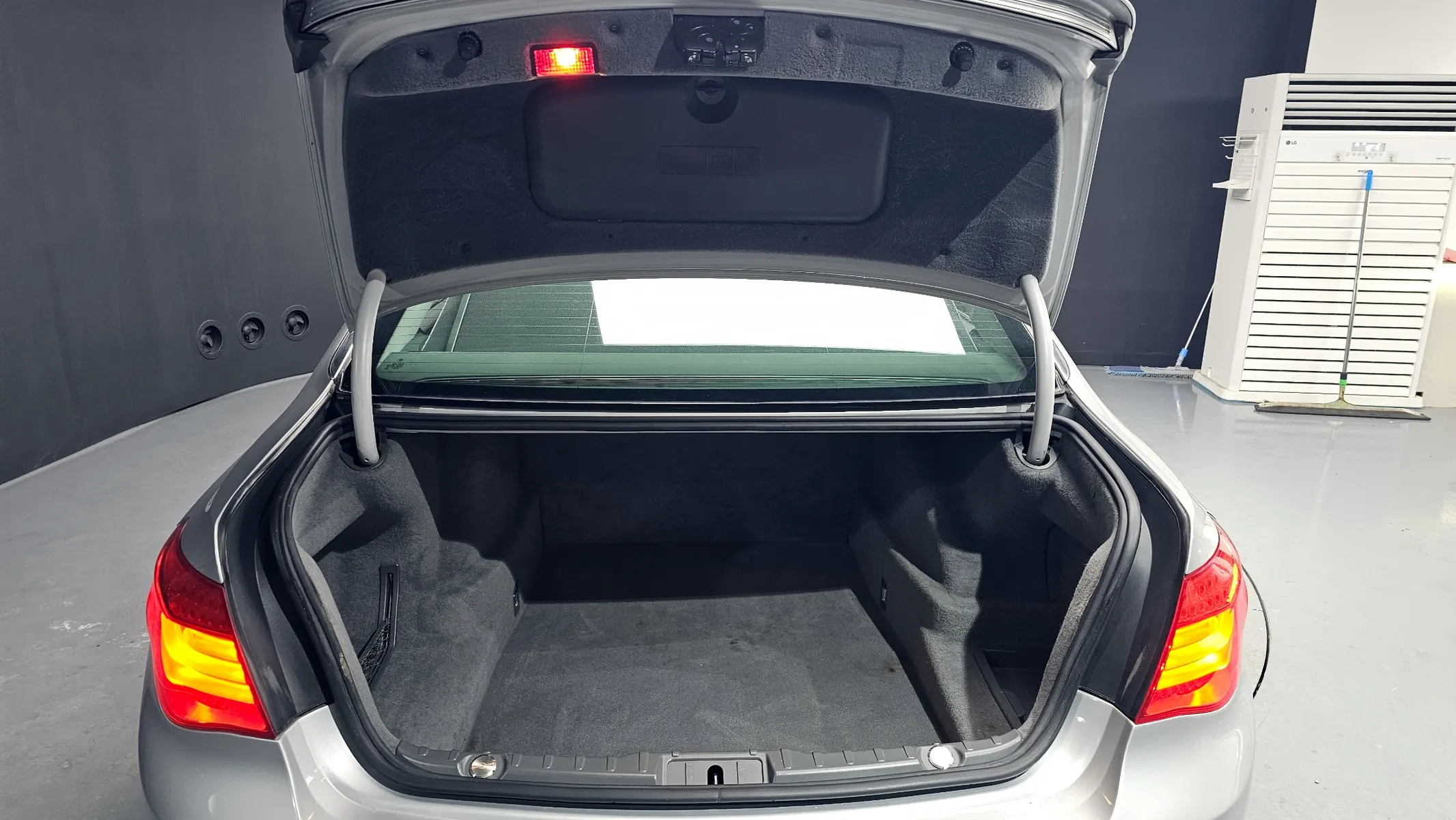 BMW 7 Series (F01) 740Li 2011 20/21