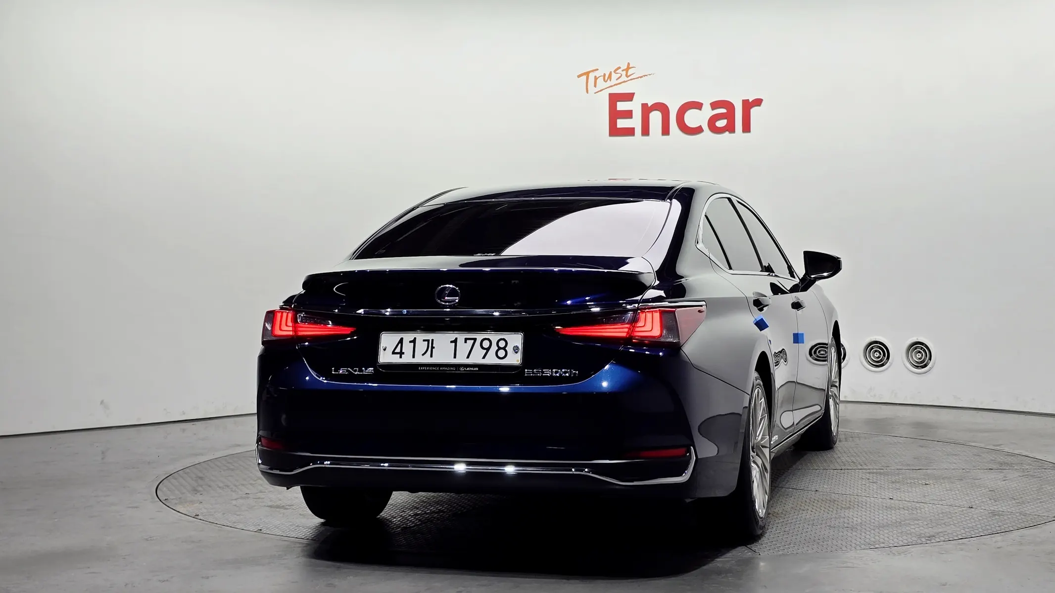 Lexus ES300h 7 2018 3/5
