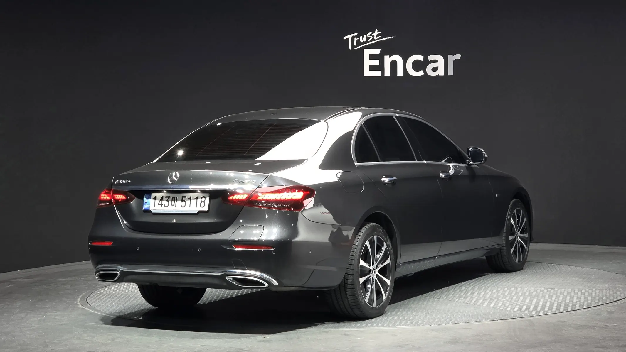 Mercedes-Benz E-Class W213 E300e 4MATIC 2021 2/32