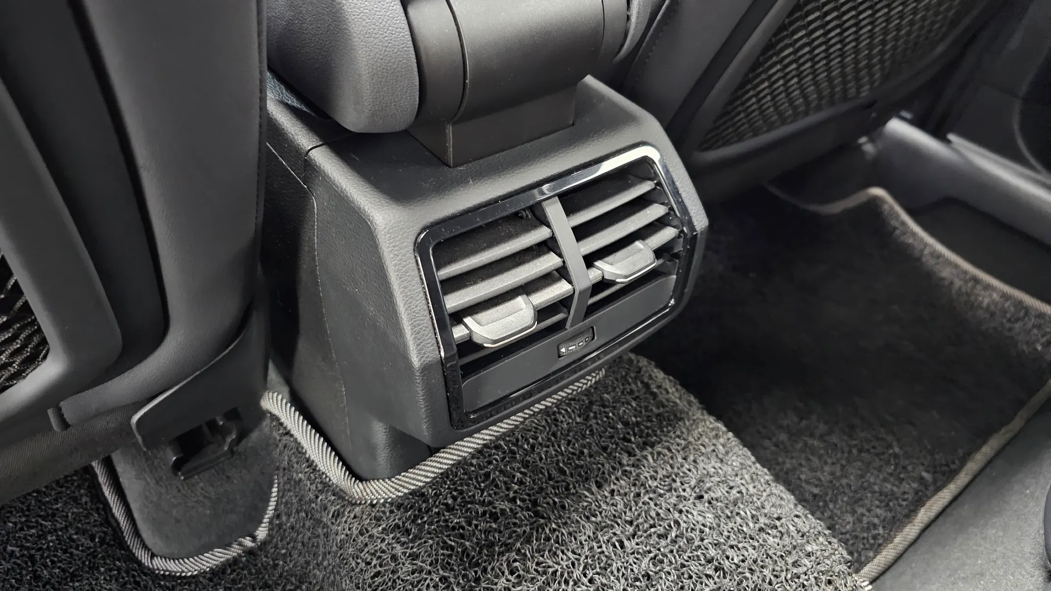 Audi Q3 (F3) 35 TDI 2020 32/33