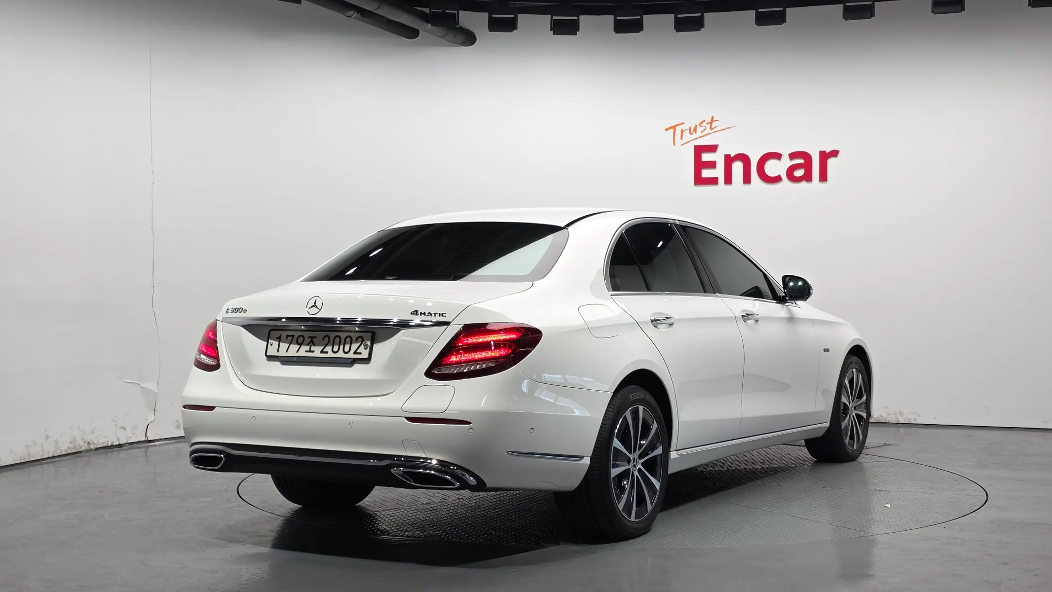 Mercedes-Benz E-Class W213 E300e 4MATIC 2020 2/35