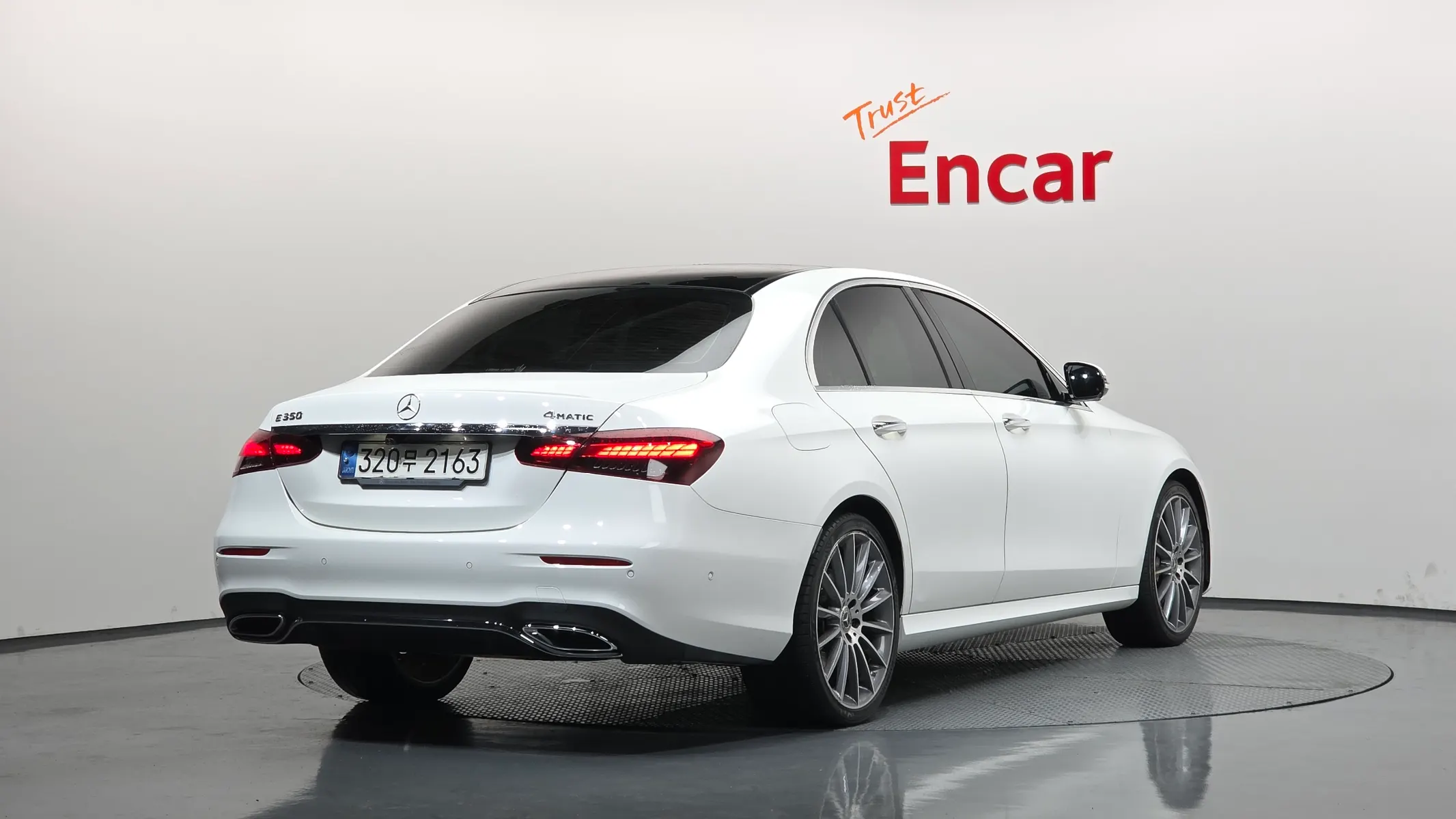 Mercedes-Benz E-Class W213 E350 4MATIC AMG Line 2020 2/35