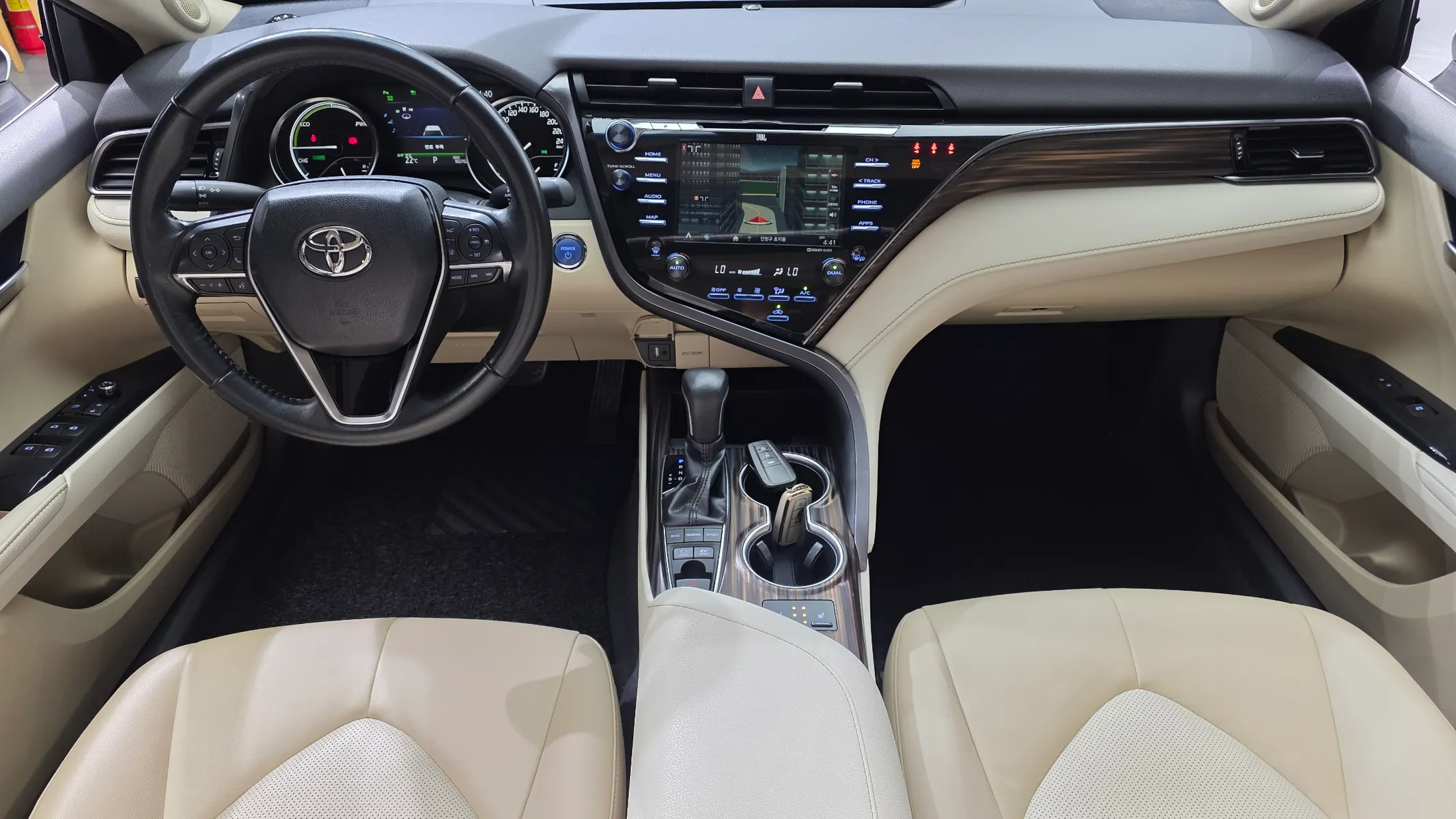 Toyota (XV70) 2.5 XLE 2019 4/5