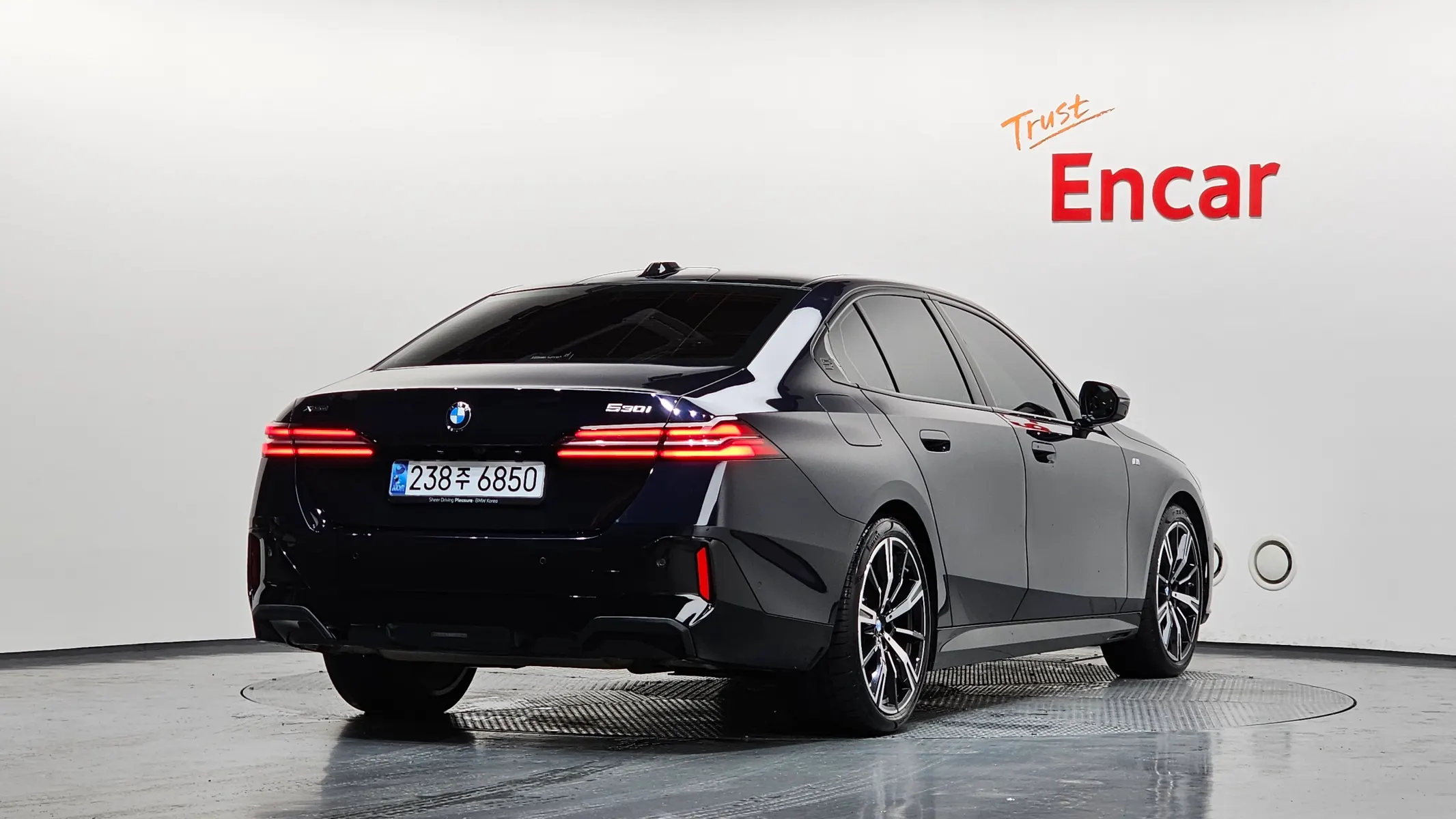 BMW 5 Series (G60) 530i xDrive M 2025 2/46