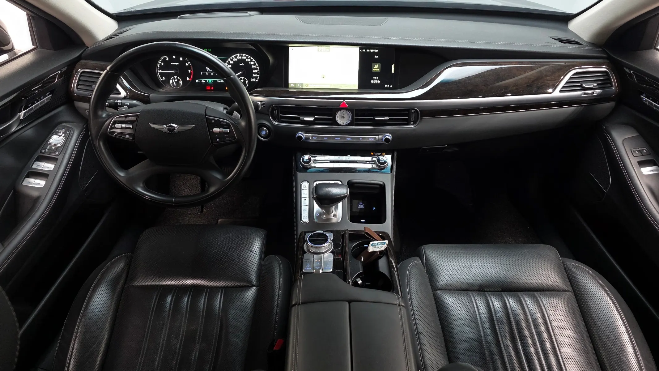 Genesis G90 3.8 AWD 2019 4/5