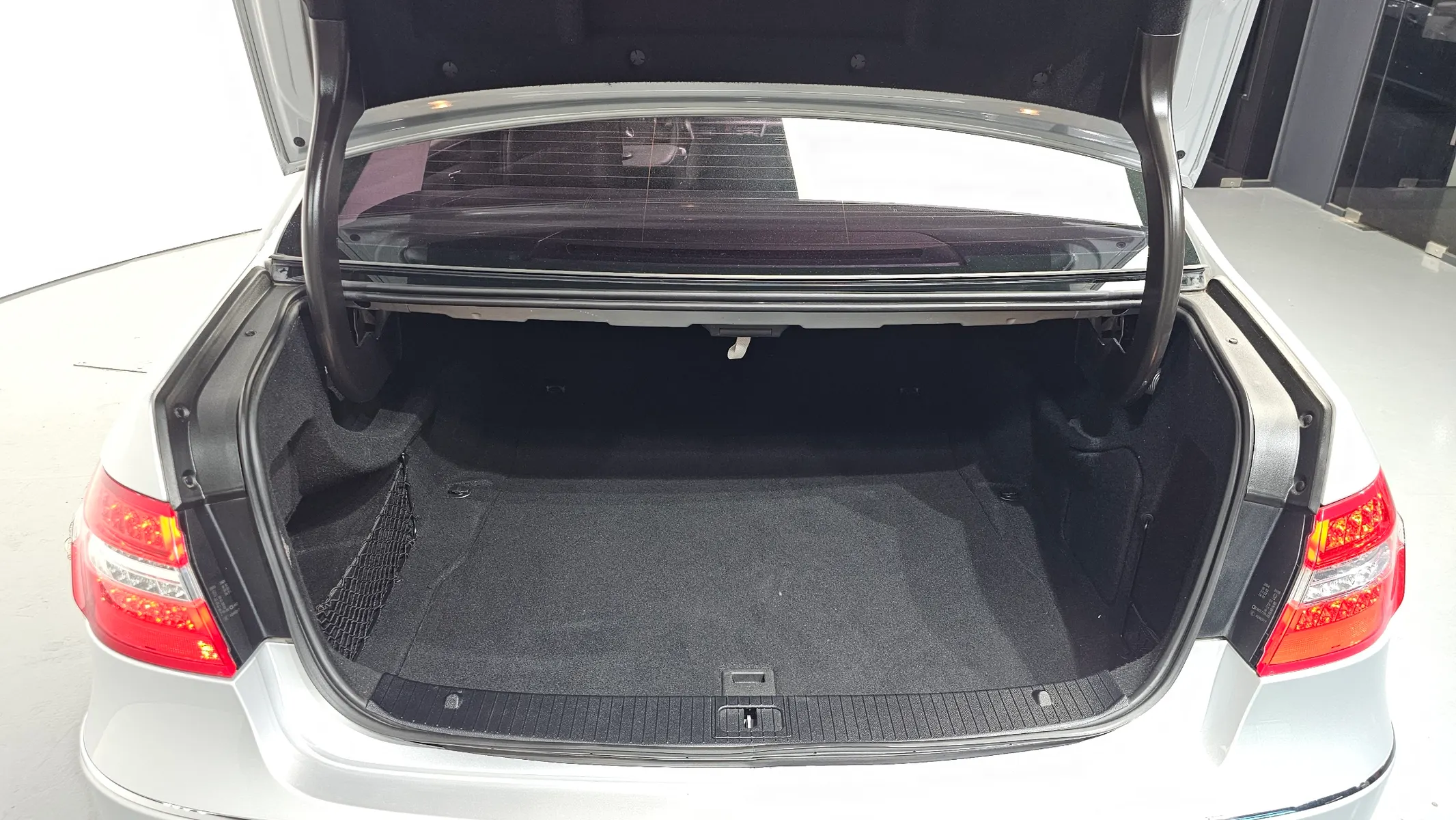 Mercedes-Benz E-Class W212 E300 2011 20/21