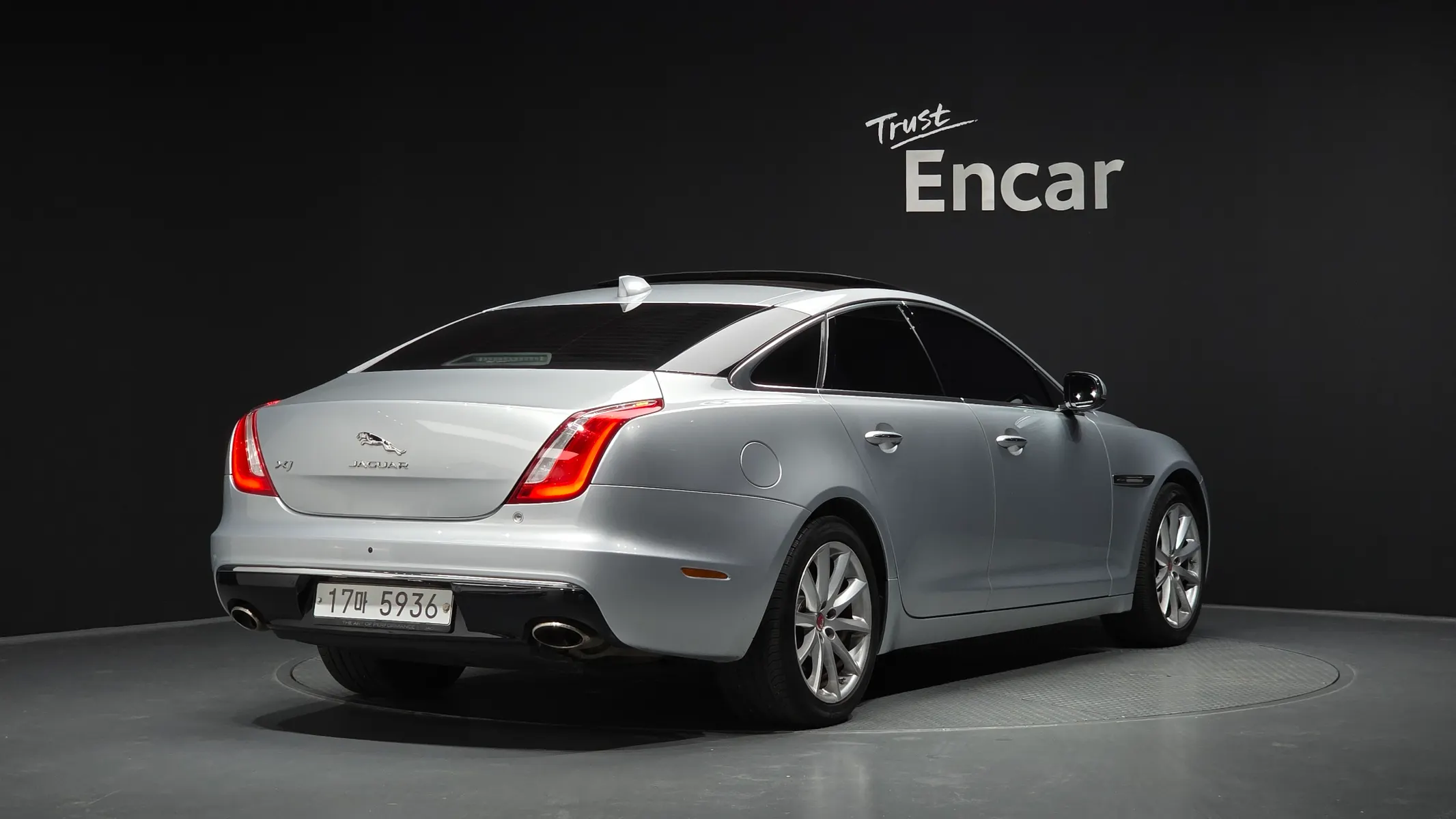 Jaguar All New XJ 3.0D SWB 2018 2/35