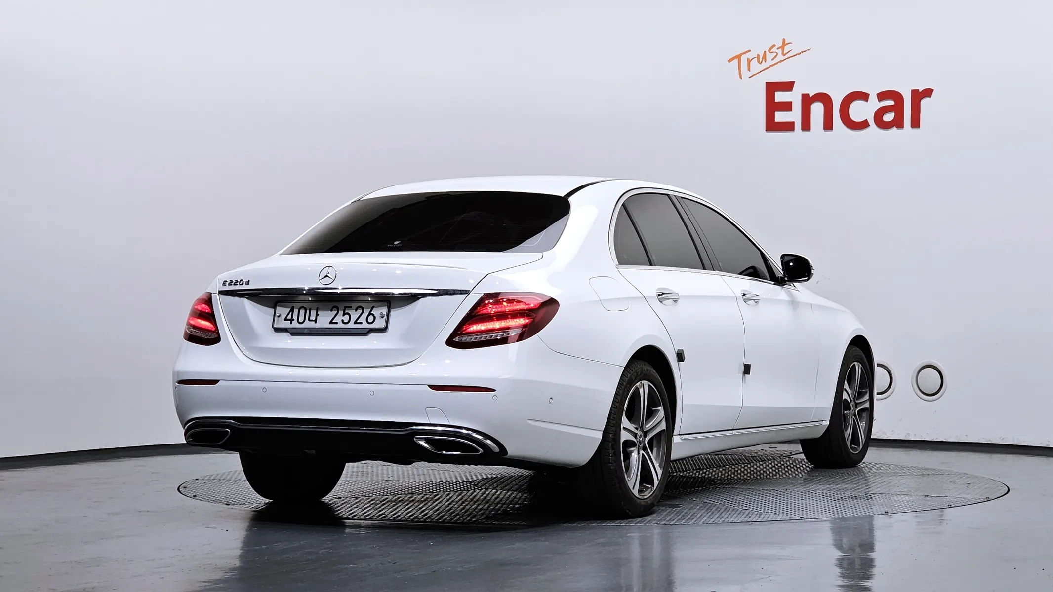 Mercedes-Benz E-Class W213 E220d 2019 2/34