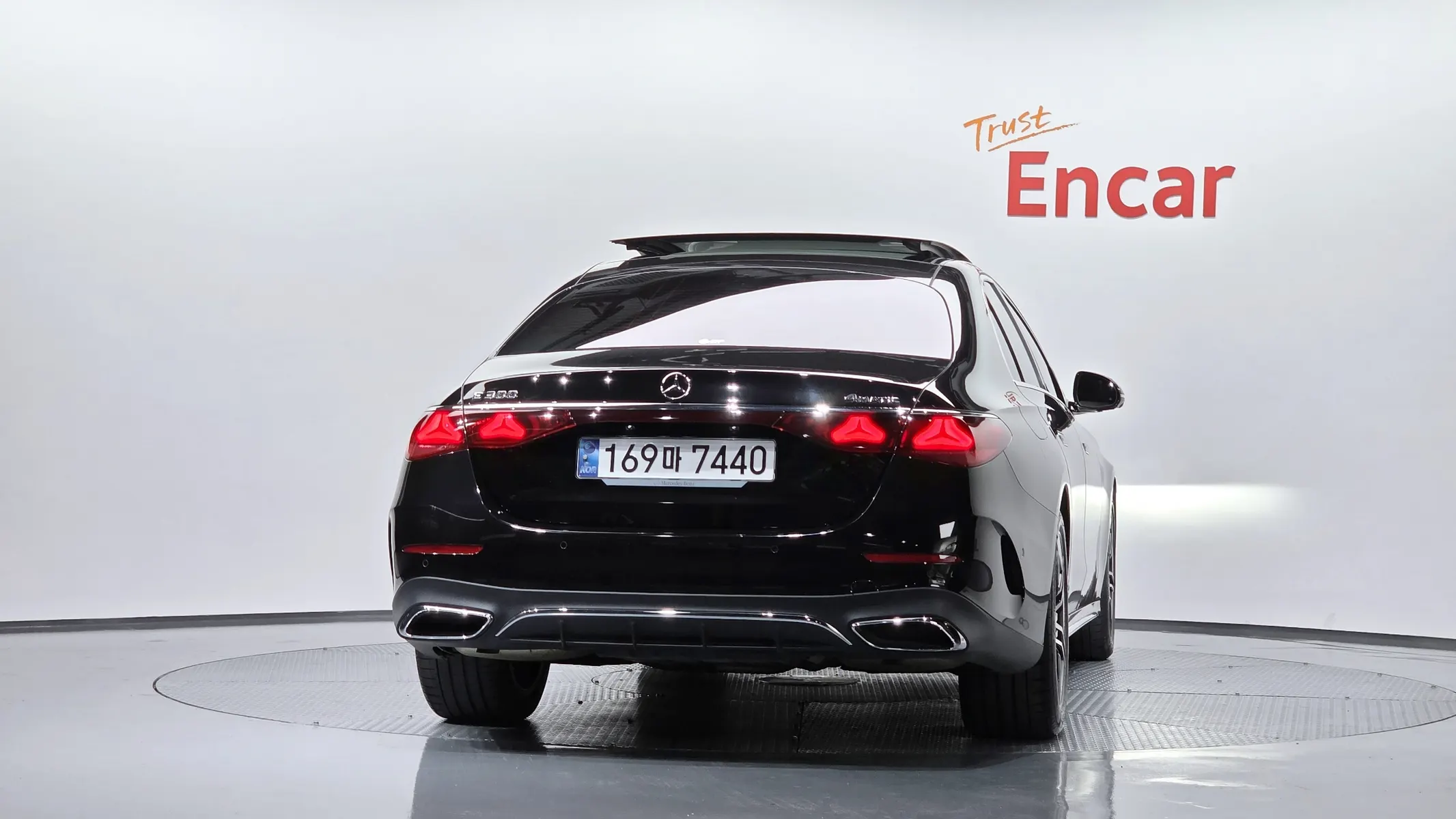 Mercedes-Benz E-Class W214 E300 4MATIC AMG Line 2024 3/33
