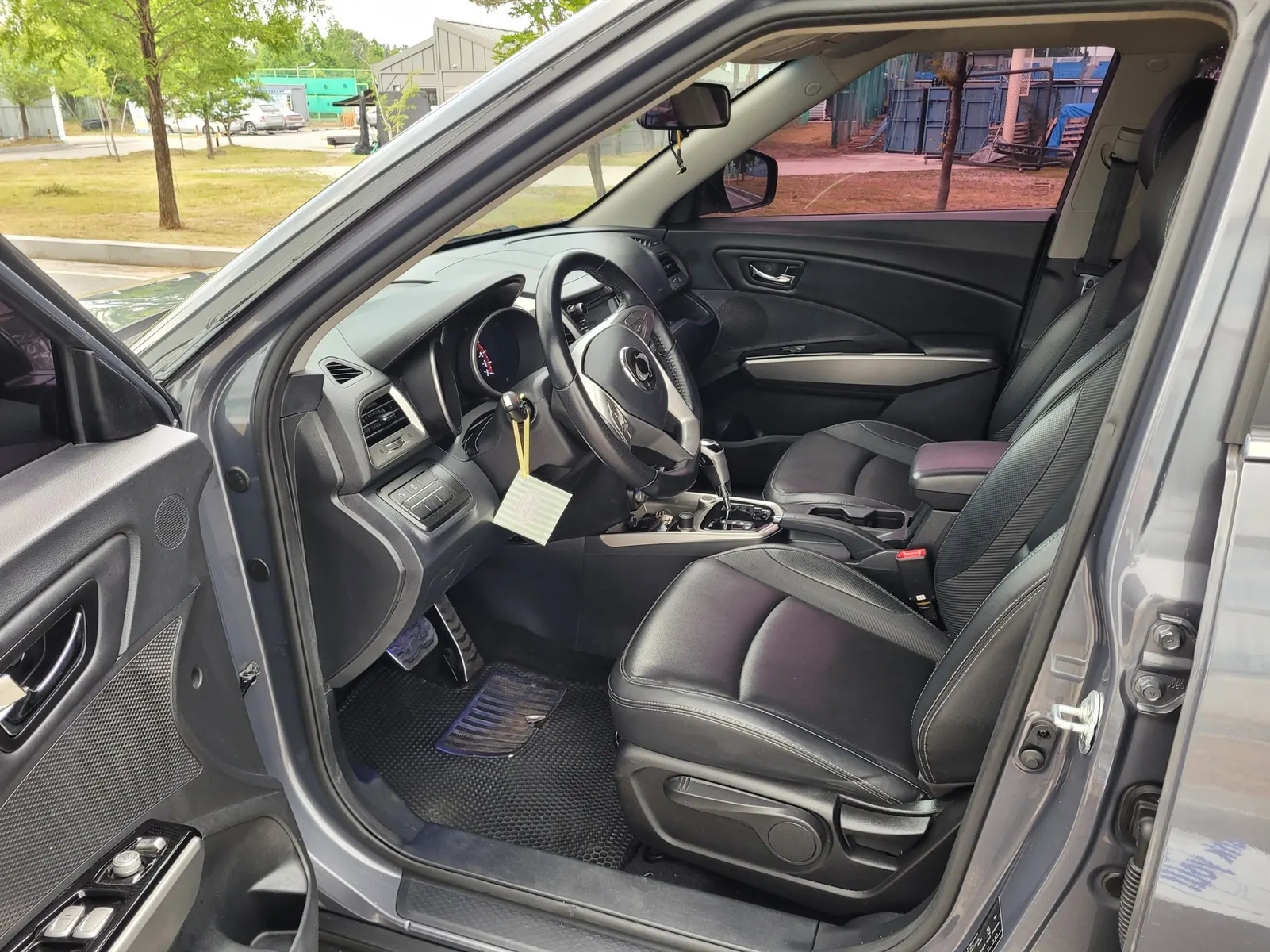 KG Mobility Tivoli LX 2WD 2016 4/5