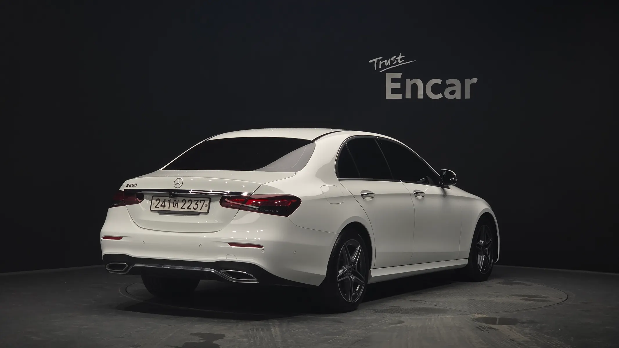 Mercedes-Benz E-Class W213 E250 AMG Line 2022 2/35