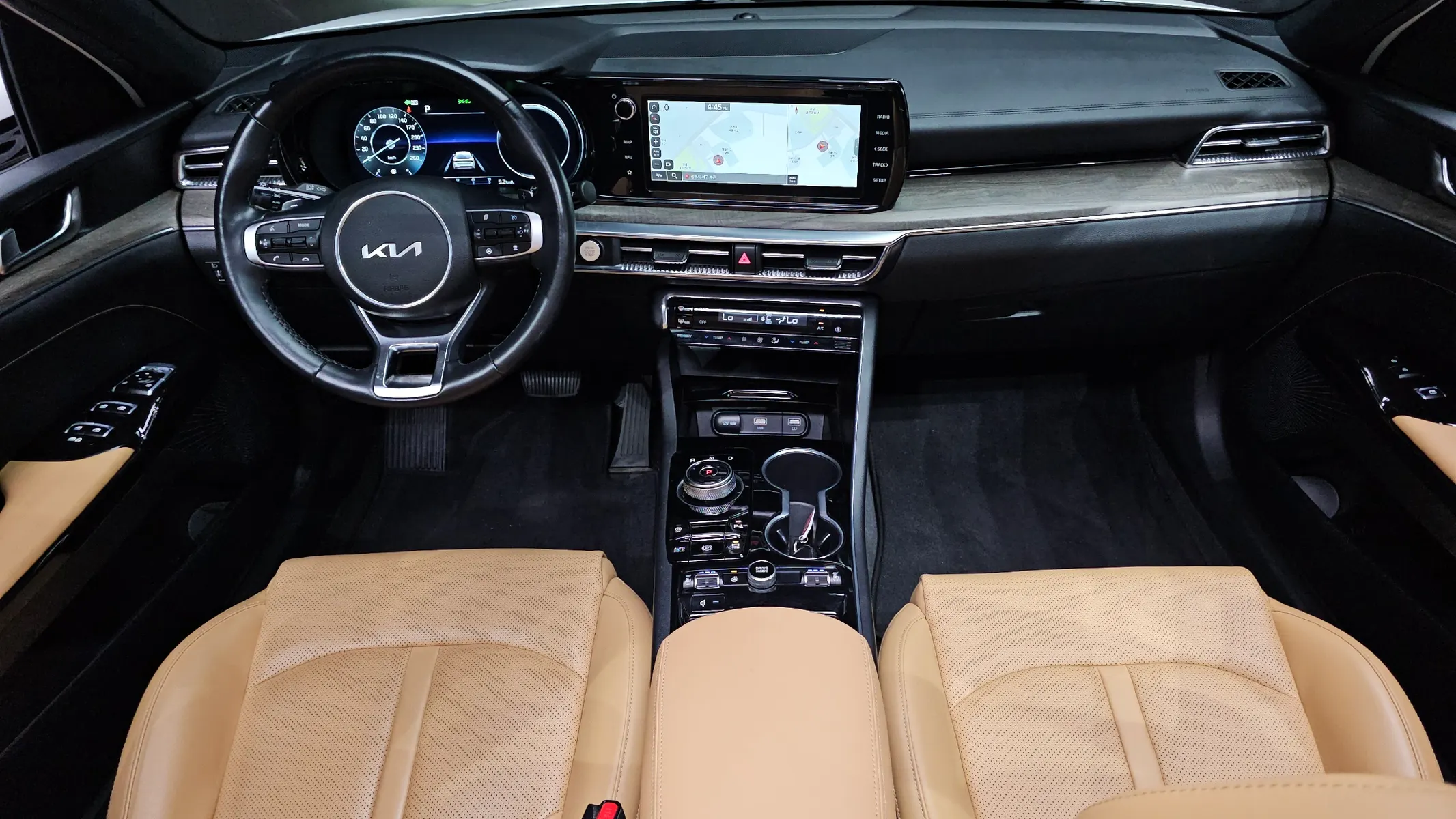 Kia K5 3 2.0 2023 4/5