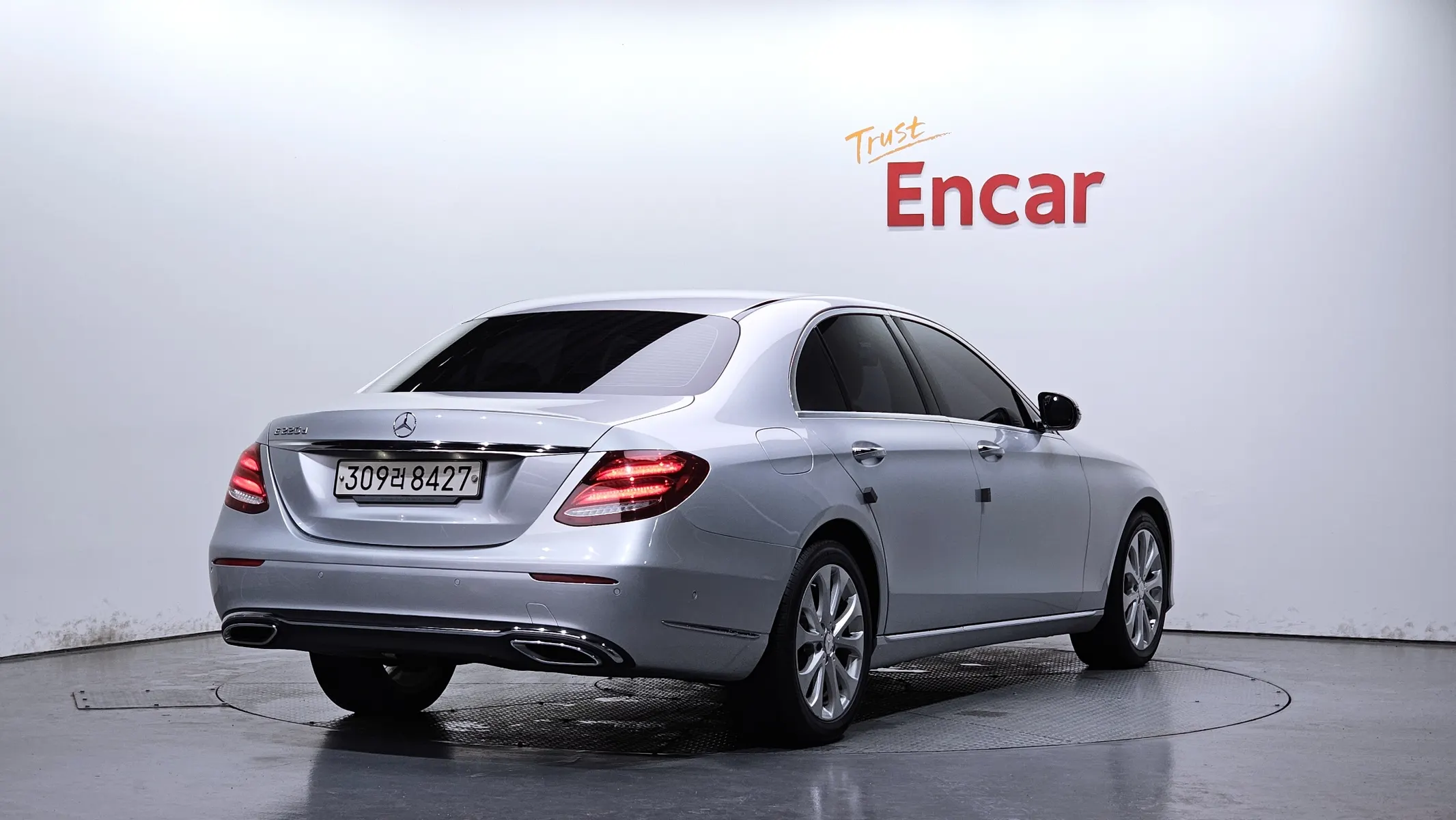 Mercedes-Benz E-Class W213 E220d 2017 2/24