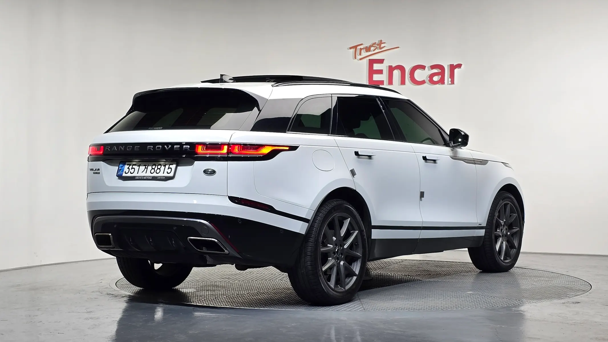 Land Rover 레인지로버 벨라 3.0 P400 R- HSE 2021 2/33