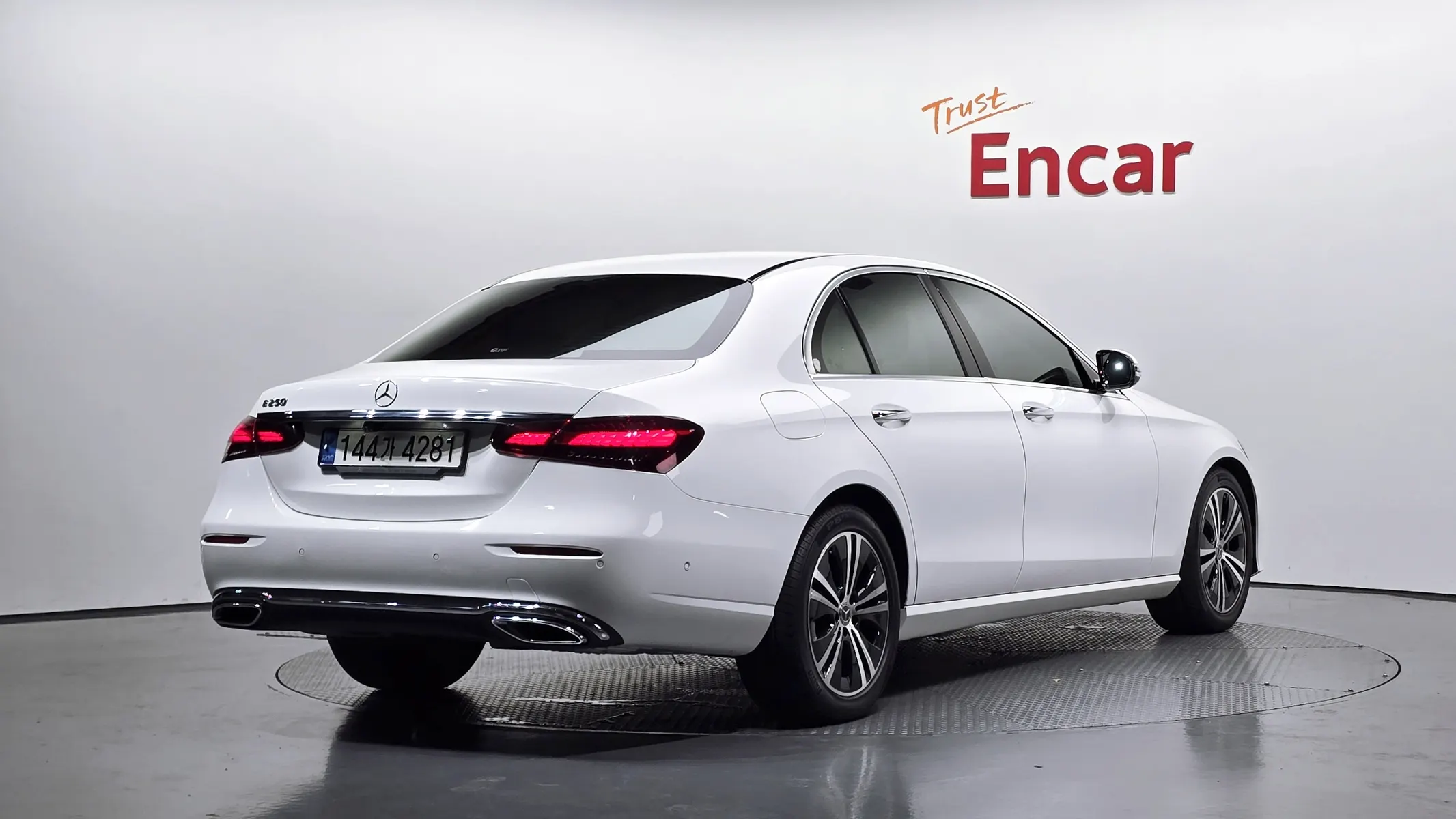 Mercedes-Benz E-Class W213 E250 2021 2/33