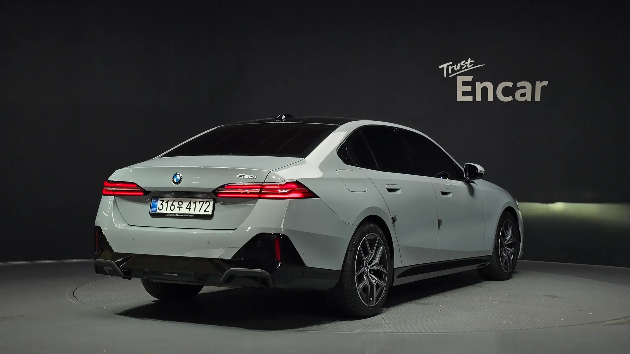 BMW 5 Series (G60) 520i M 2026 2/33