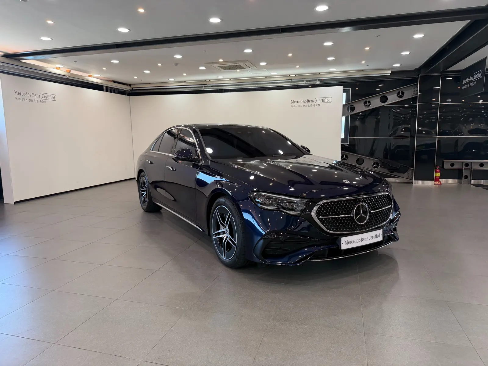 Mercedes-Benz E-Class W214 E300 4MATIC AMG Line 2025 2/21