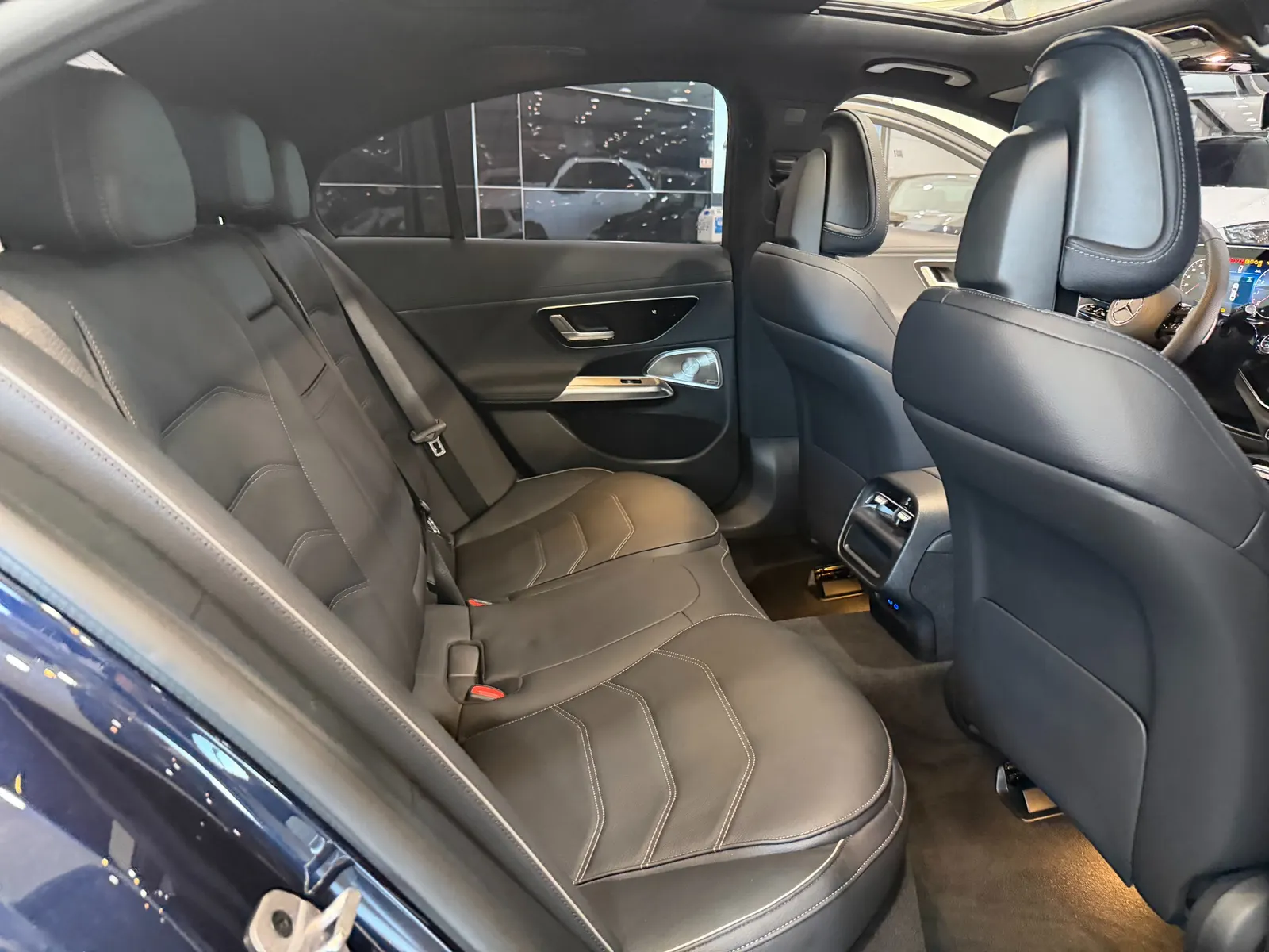 Mercedes-Benz E-Class W214 E300 4MATIC AMG Line 2025 20/21
