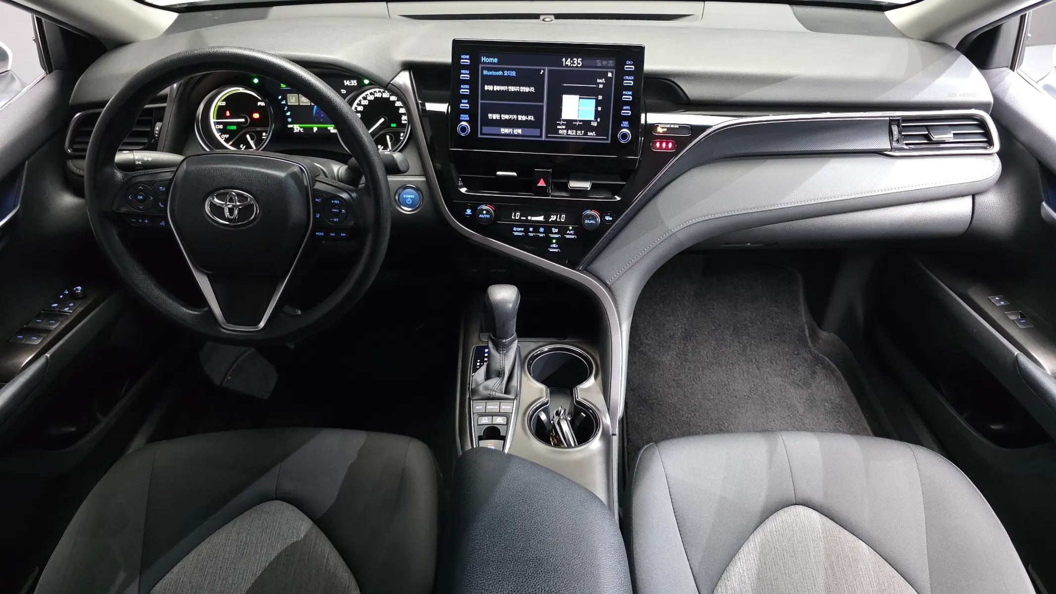 Toyota (XV70) 2.5 LE 2022 4/5