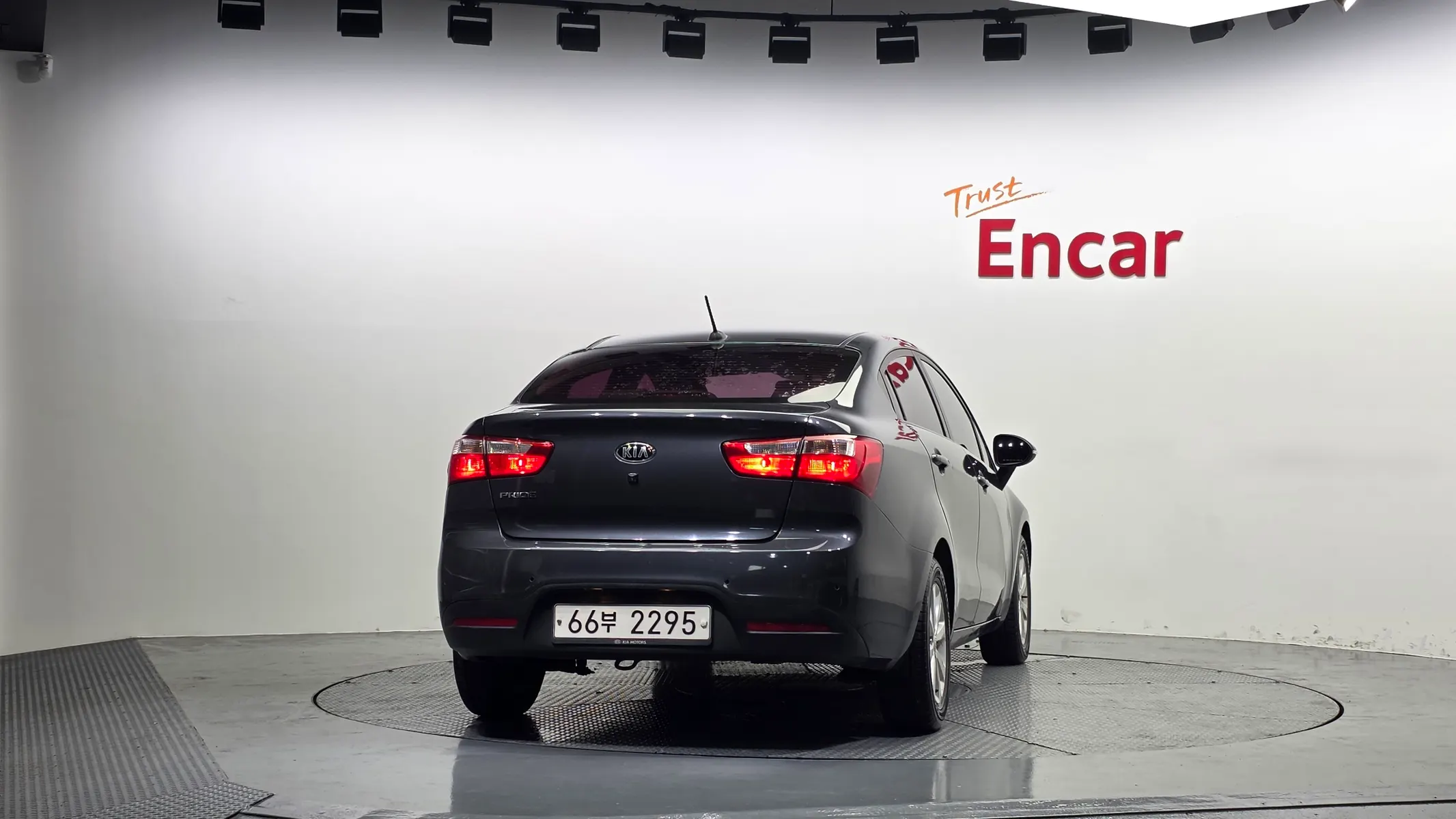 Kia 프라이드 1.4 MPI 2013 3/5